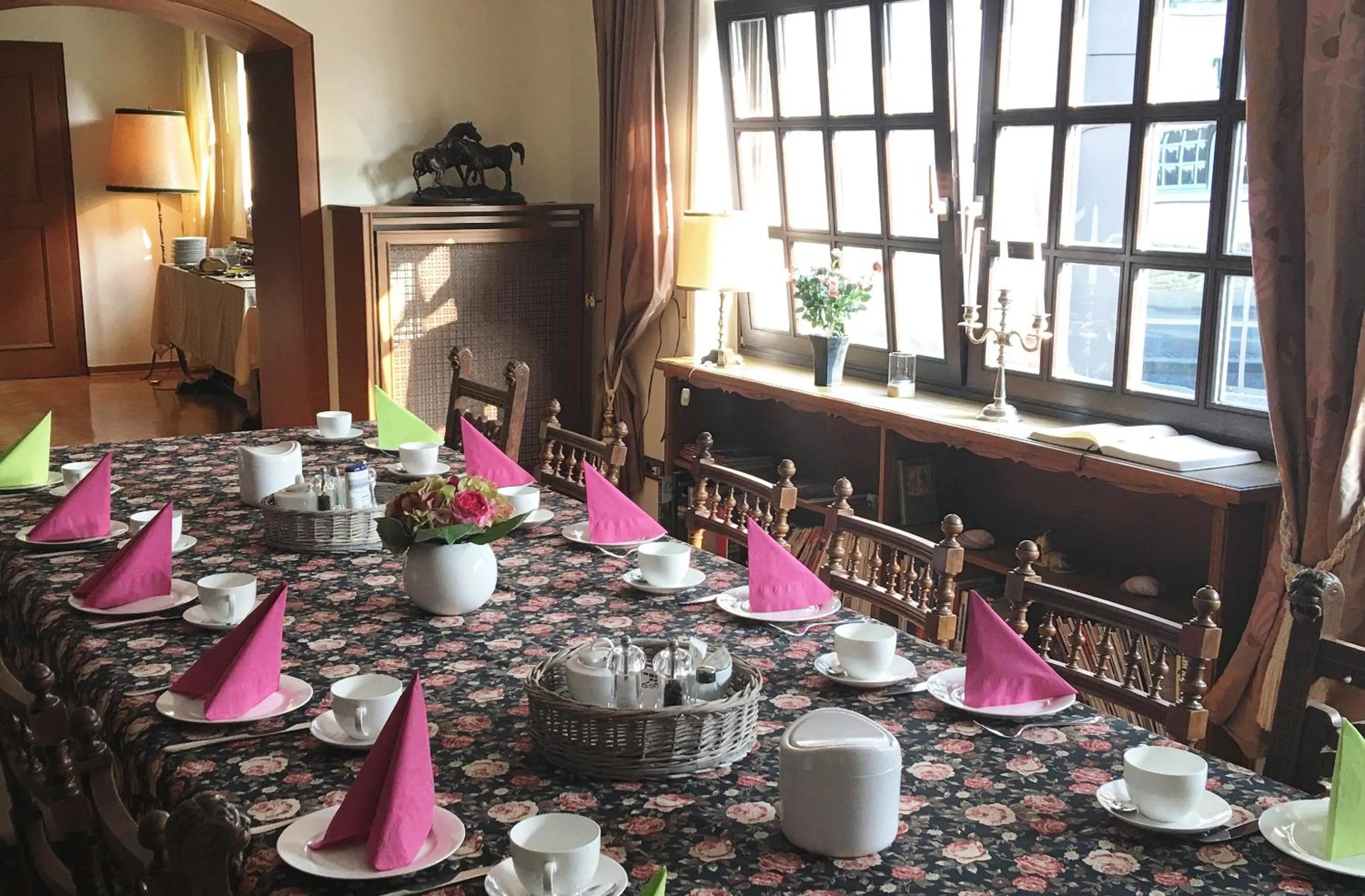 Breakfast in HEINRICHs winery bed & breakfast