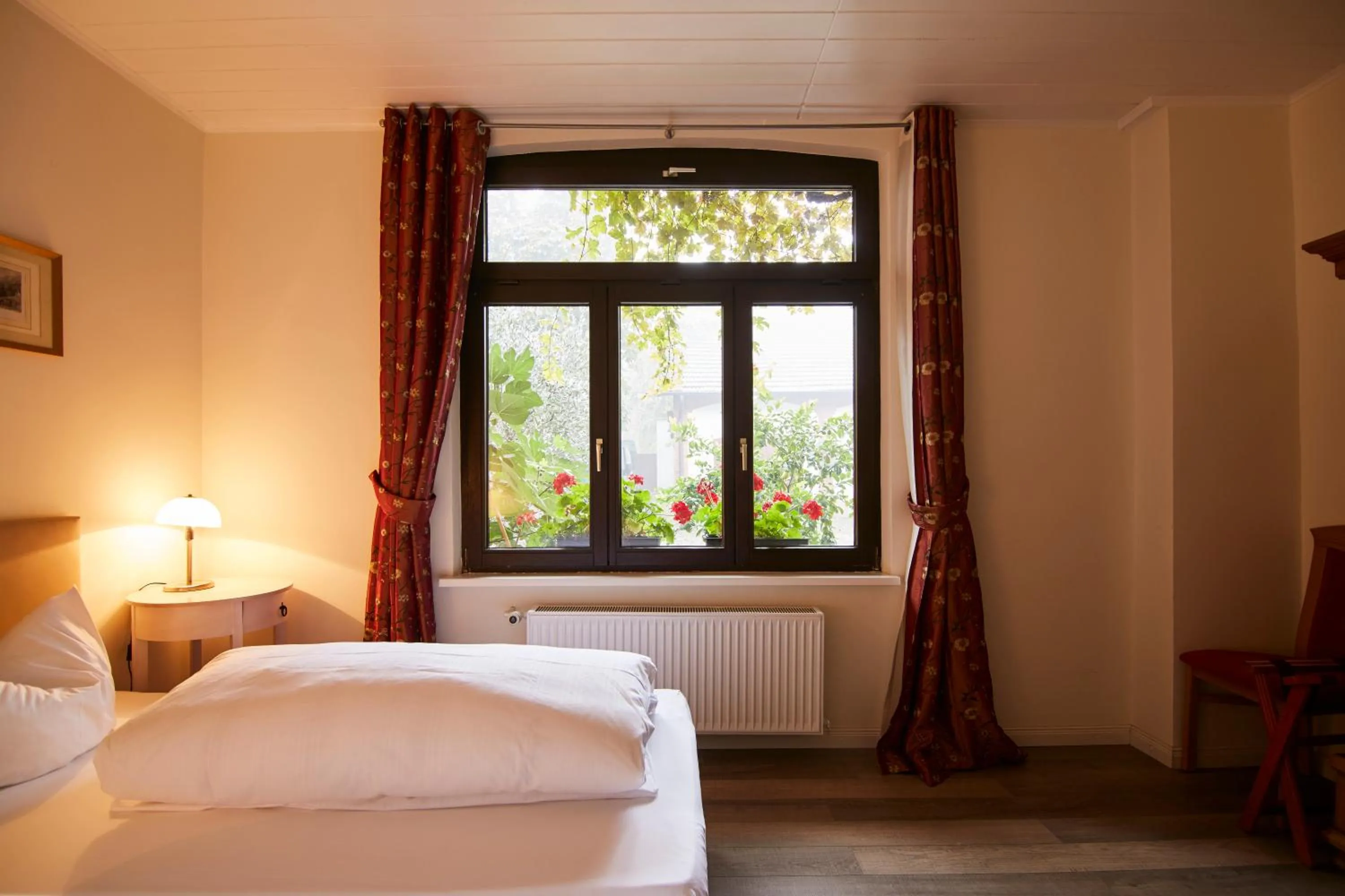 Photo of the whole room, Bed in HEINRICHs winery bed & breakfast