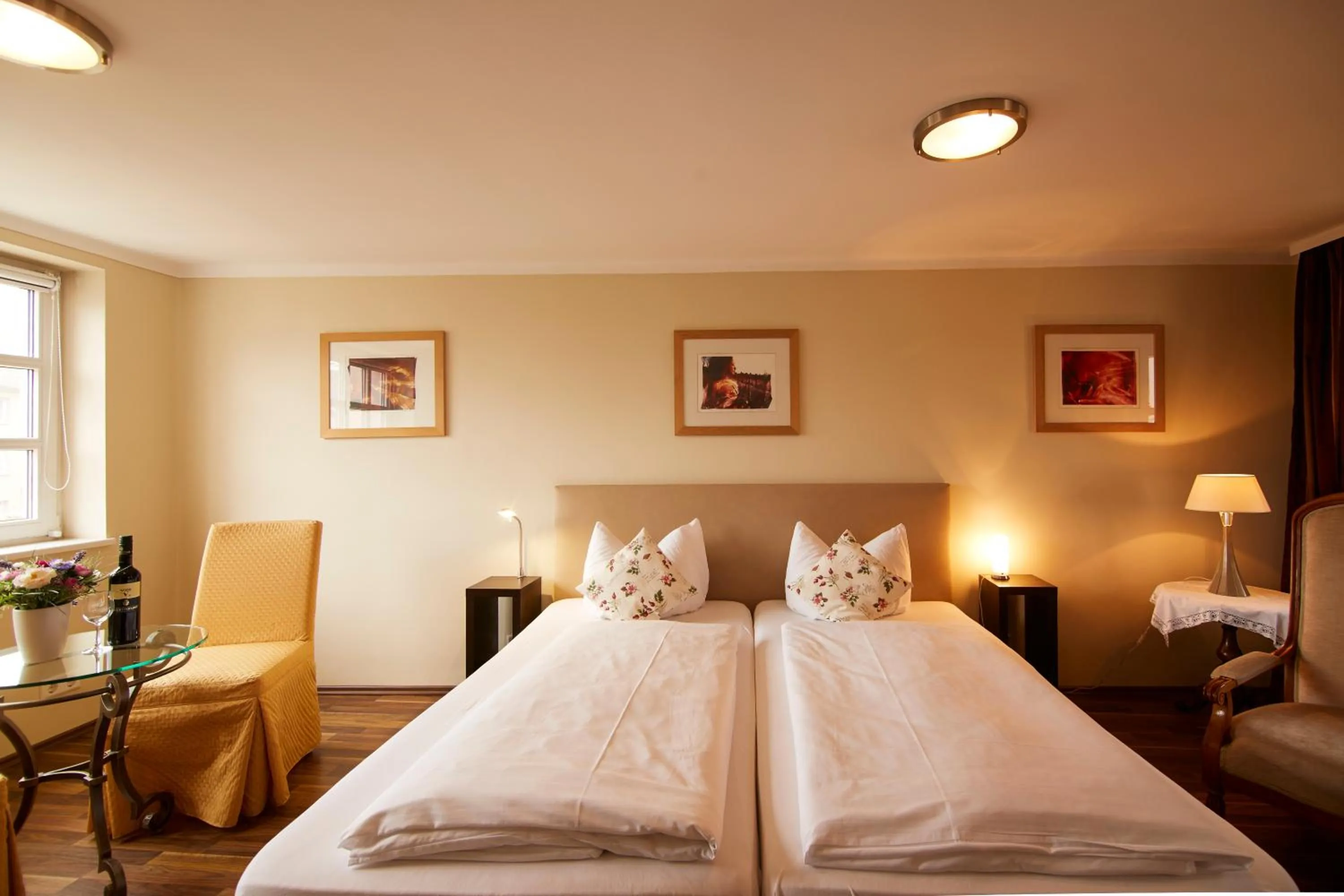 Photo of the whole room, Bed in HEINRICHs winery bed & breakfast