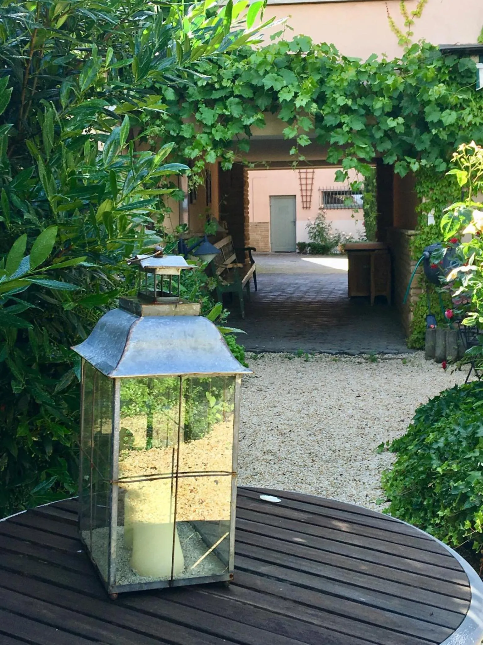 Patio in HEINRICHs winery bed & breakfast