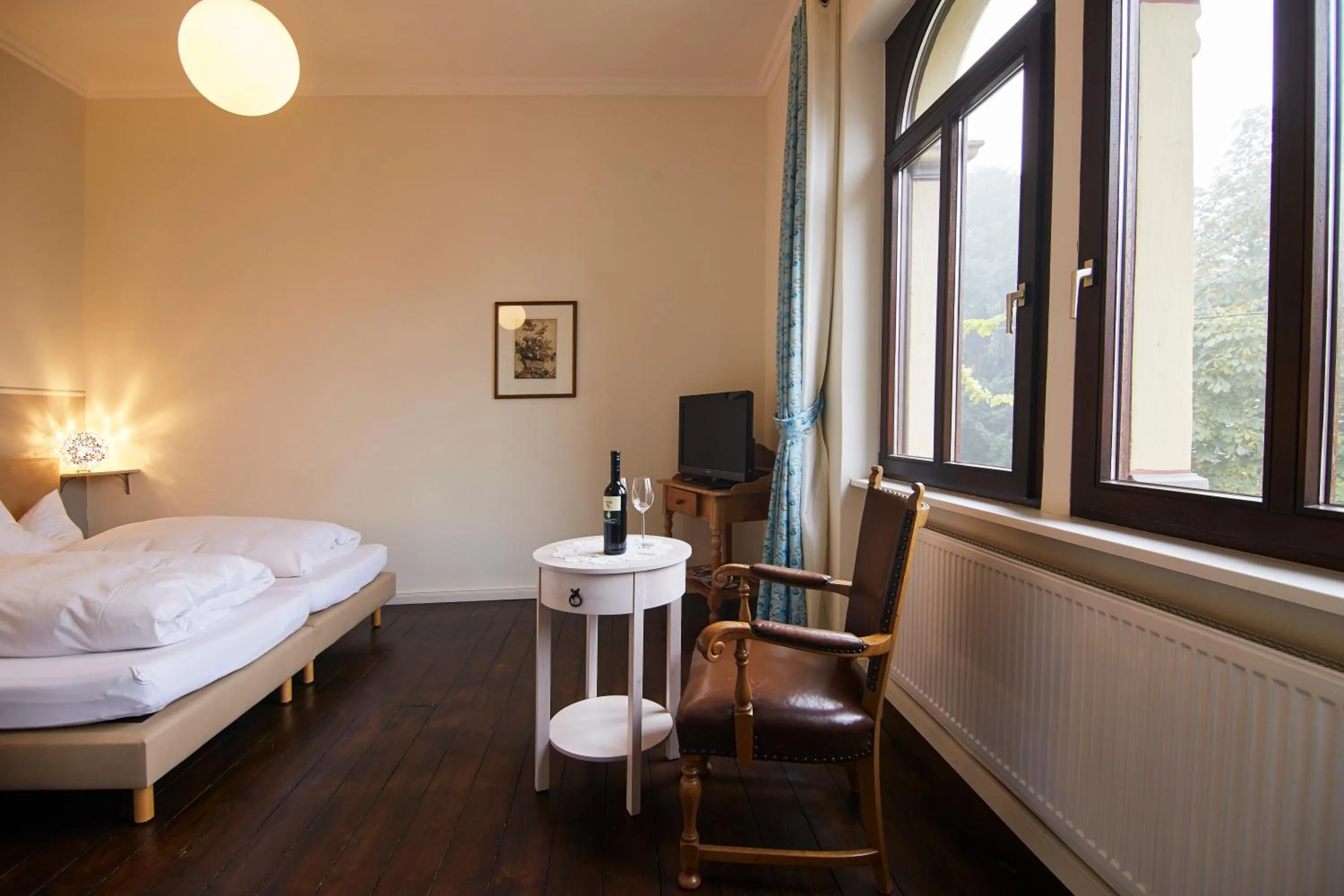 Photo of the whole room, Bed in HEINRICHs winery bed & breakfast