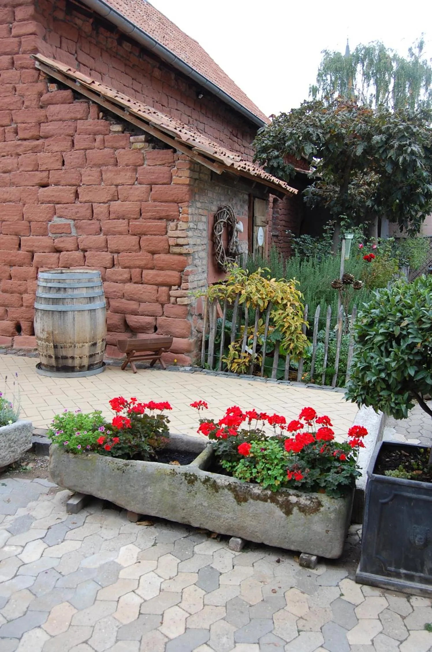 Patio in HEINRICHs winery bed & breakfast