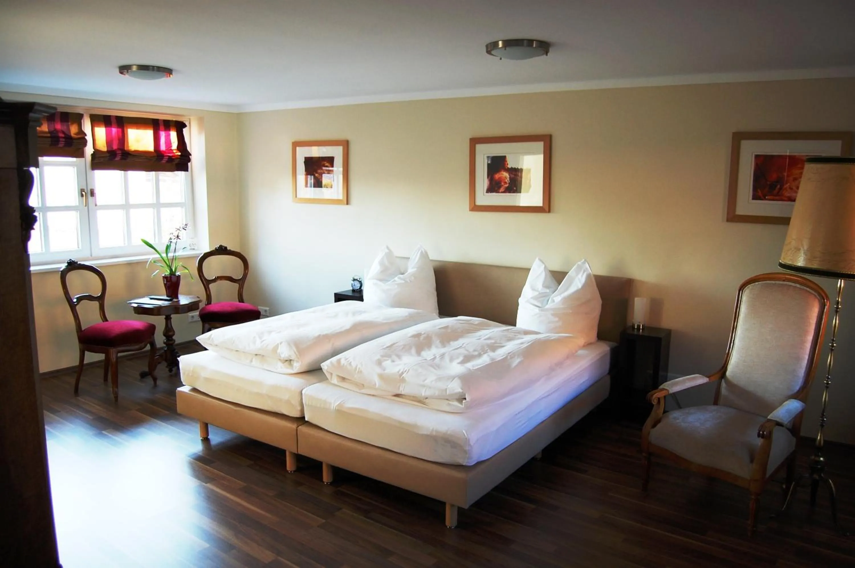 Photo of the whole room, Bed in HEINRICHs winery bed & breakfast