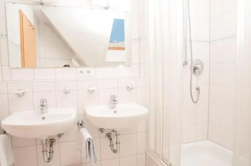 Large Double Room in Gasthaus Kranz Bonndorf Large Double Room in Gasthaus Kranz Bonndorf