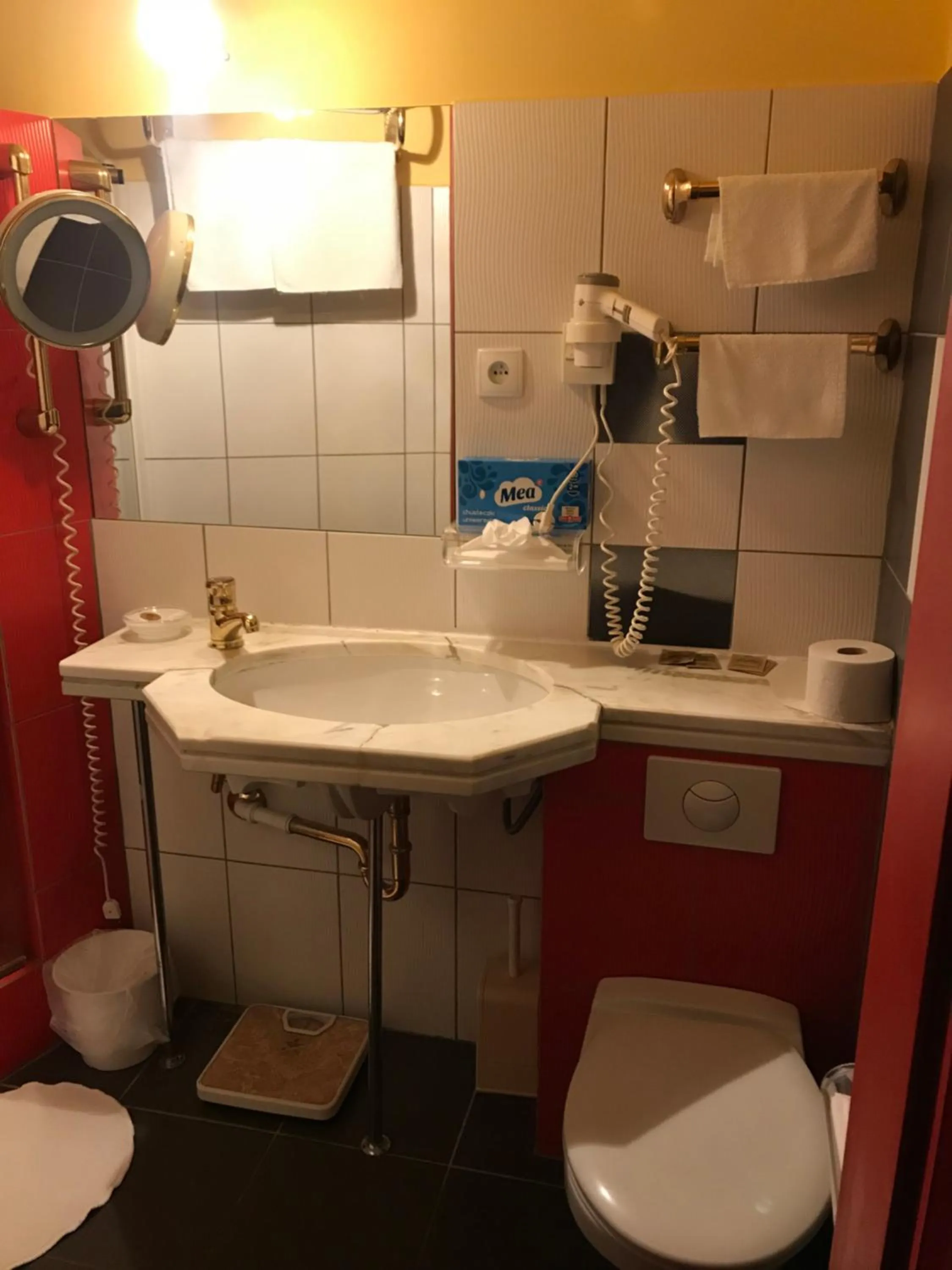 Shower in Hotel Podzamcze