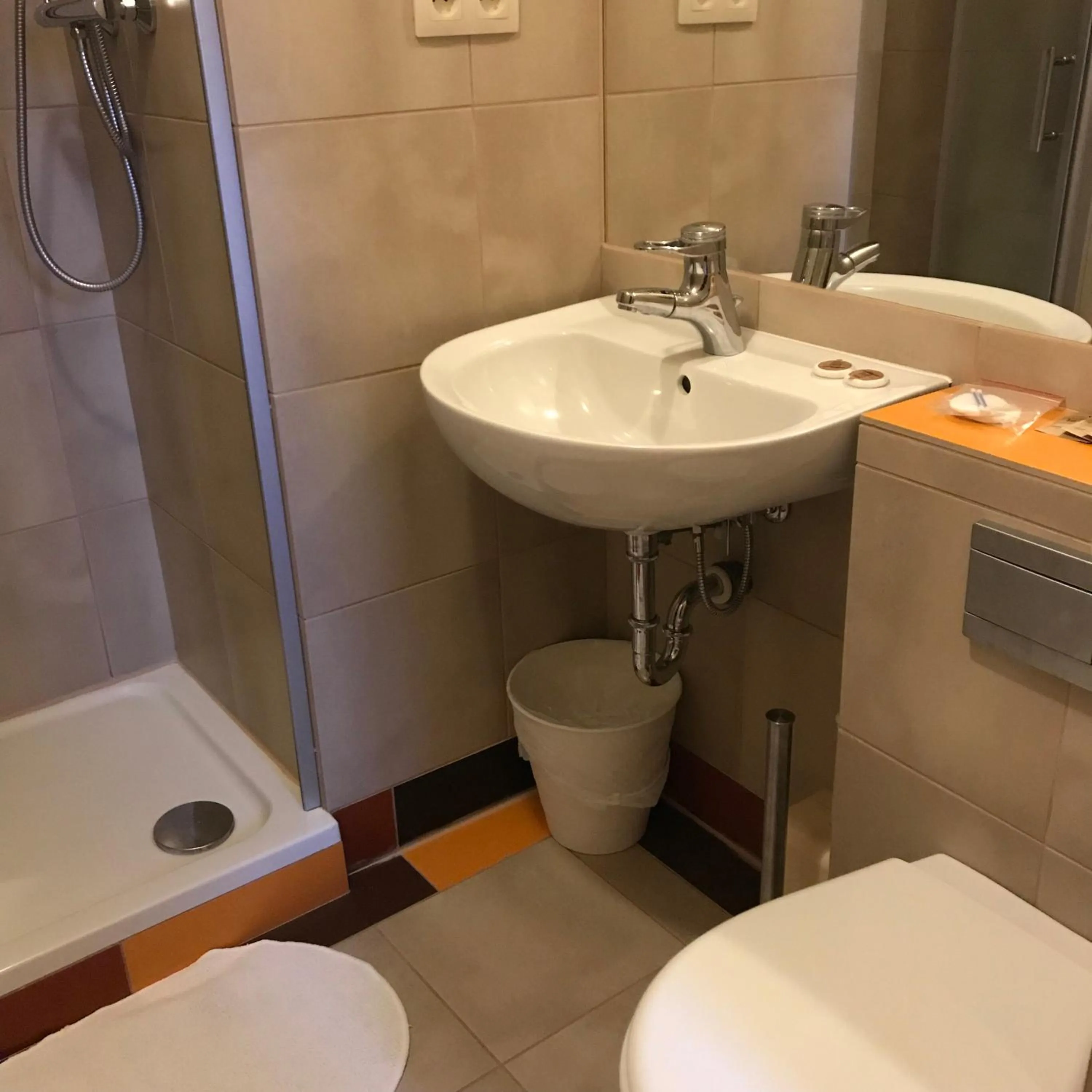 Shower in Hotel Podzamcze