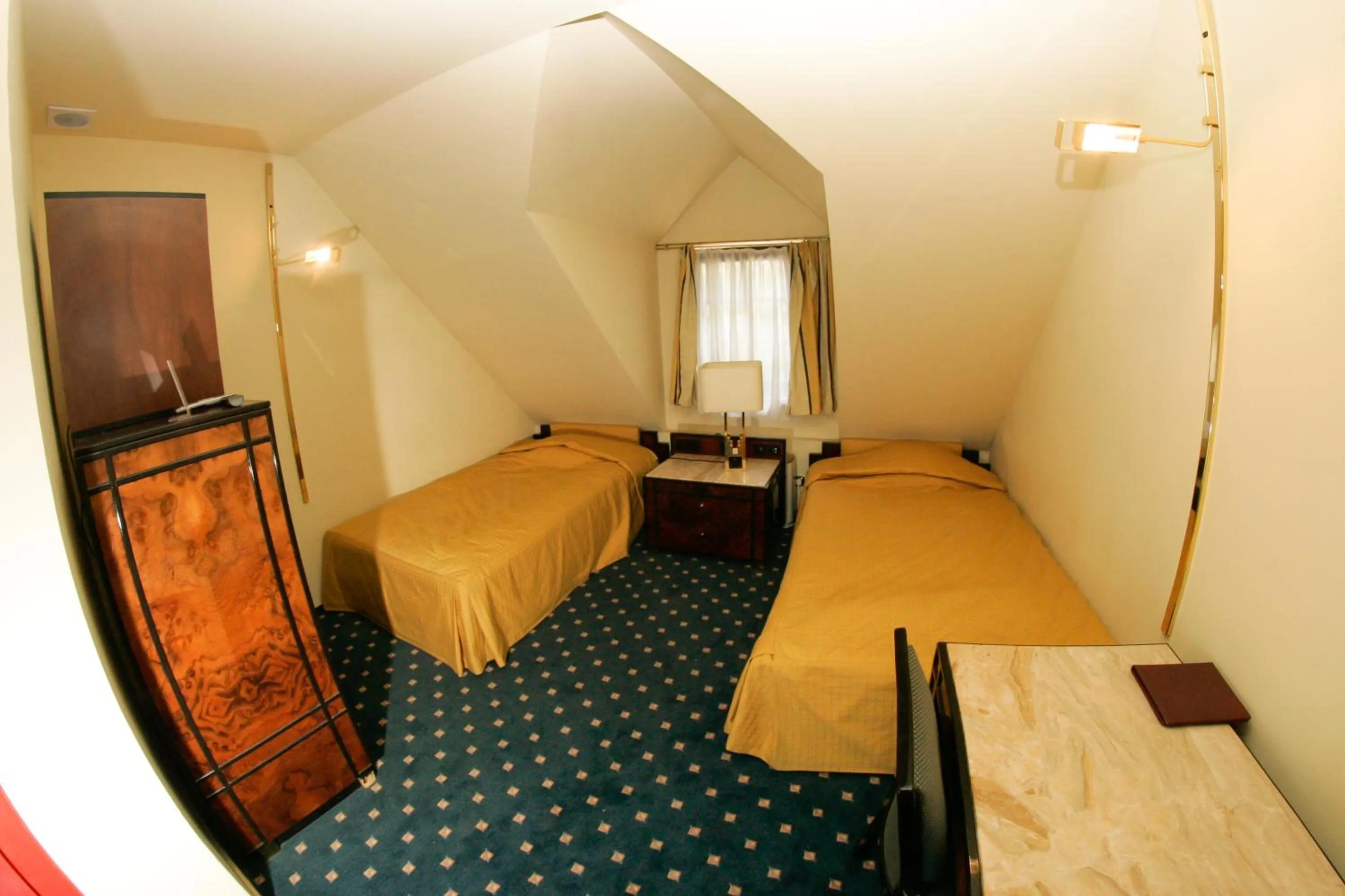 Shower, Bed in Hotel Podzamcze