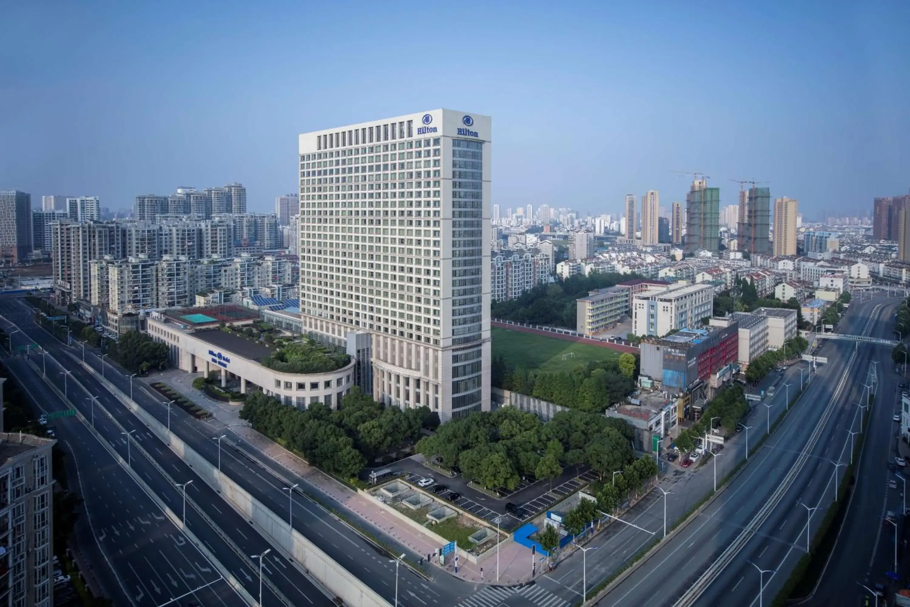 Property building in Hilton Hefei Property building in Hilton Hefei