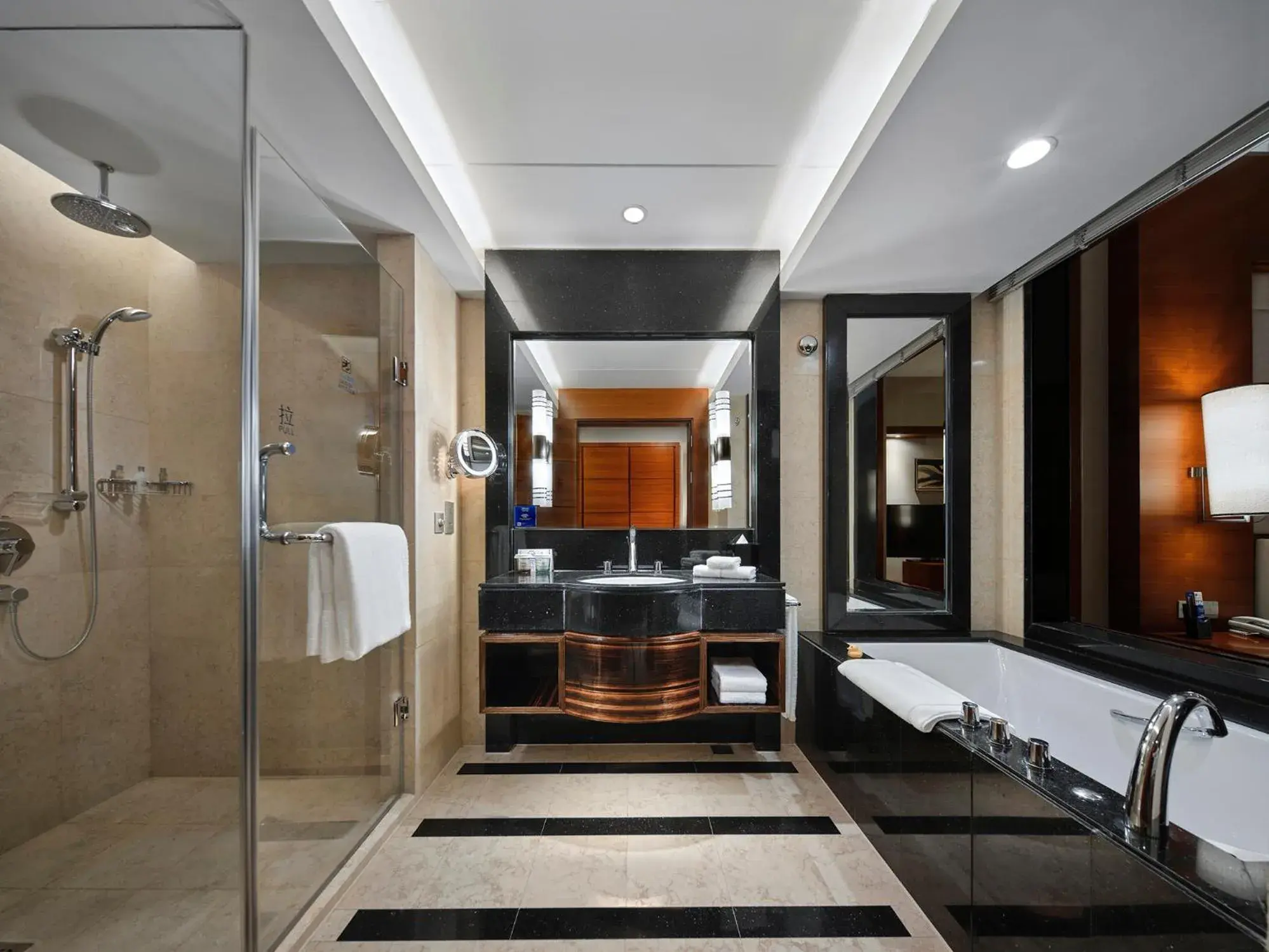 Bathroom in Hilton Hefei Bathroom in Hilton Hefei
