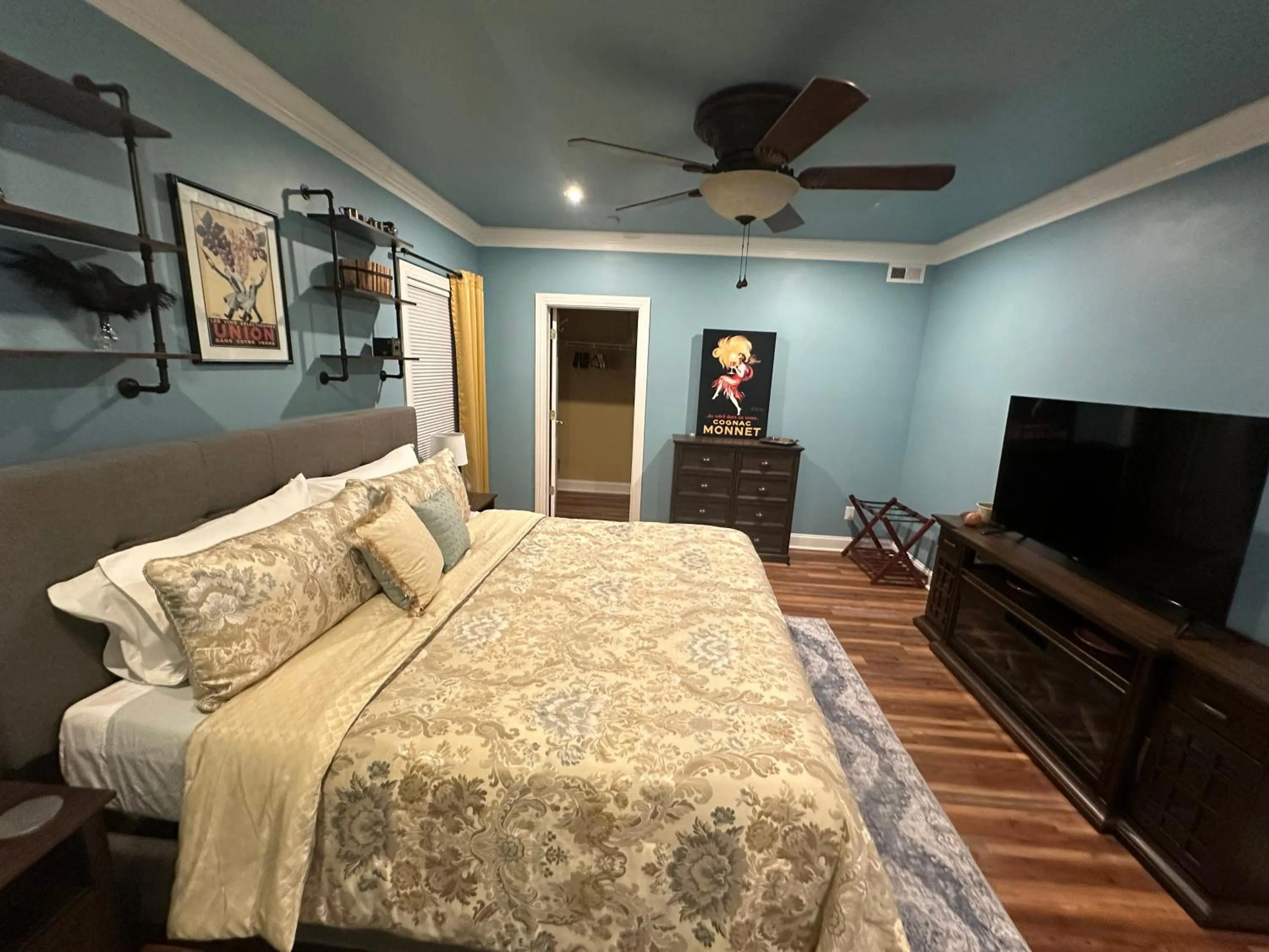 Bed in Pillow and Paddock B&B