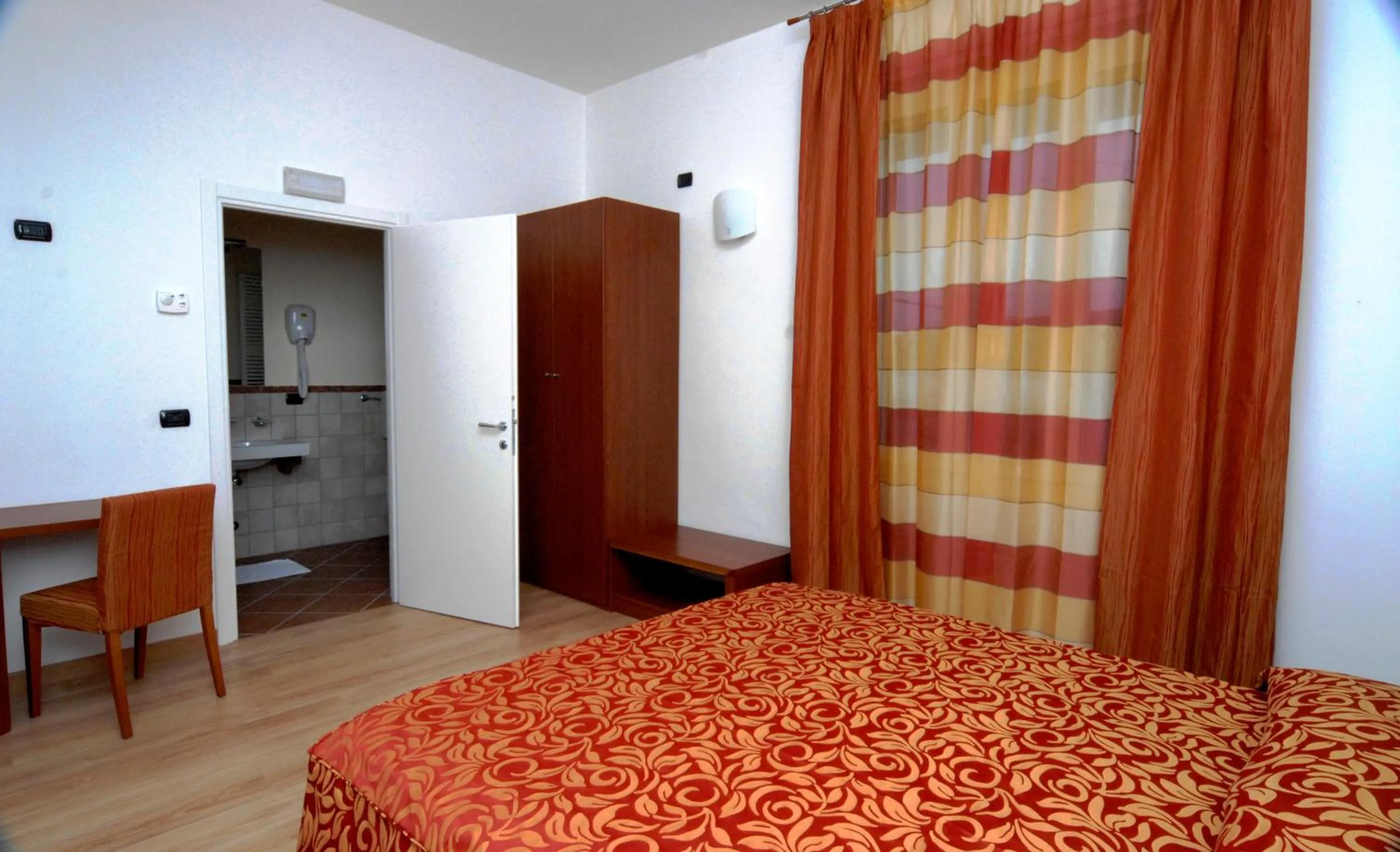 Bedroom, Bed in Hotel Eolo