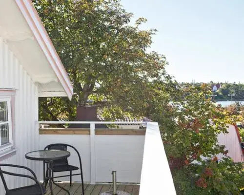 Double Room with Balcony (55 in Bed) in Hotell & Restaurant Solliden Double Room with Balcony (55 in Bed) in Hotell & Restaurant Solliden