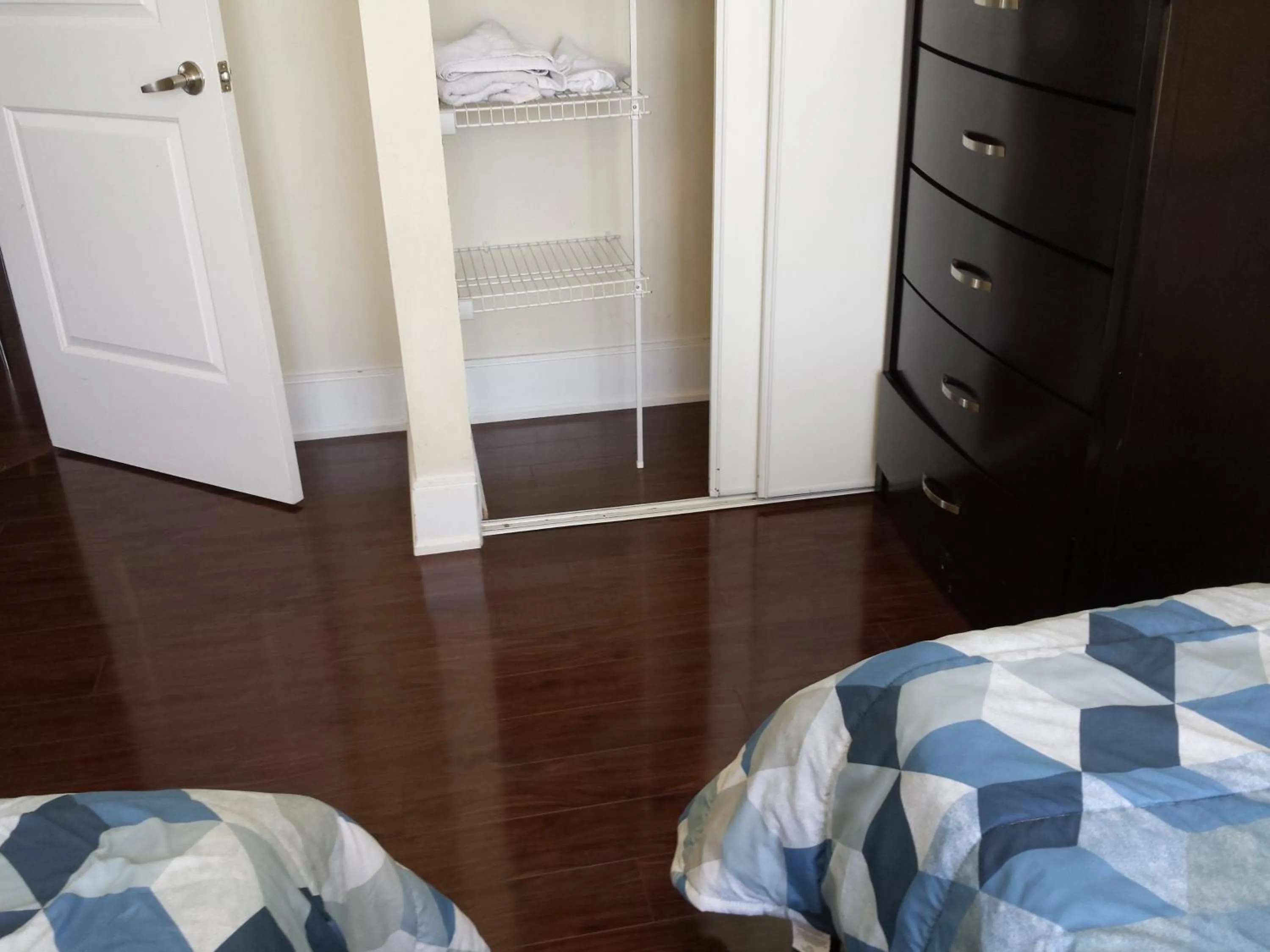 Bed in 2 BEDROOM 2 Bathroom Best Value Prime Location in Missisauga