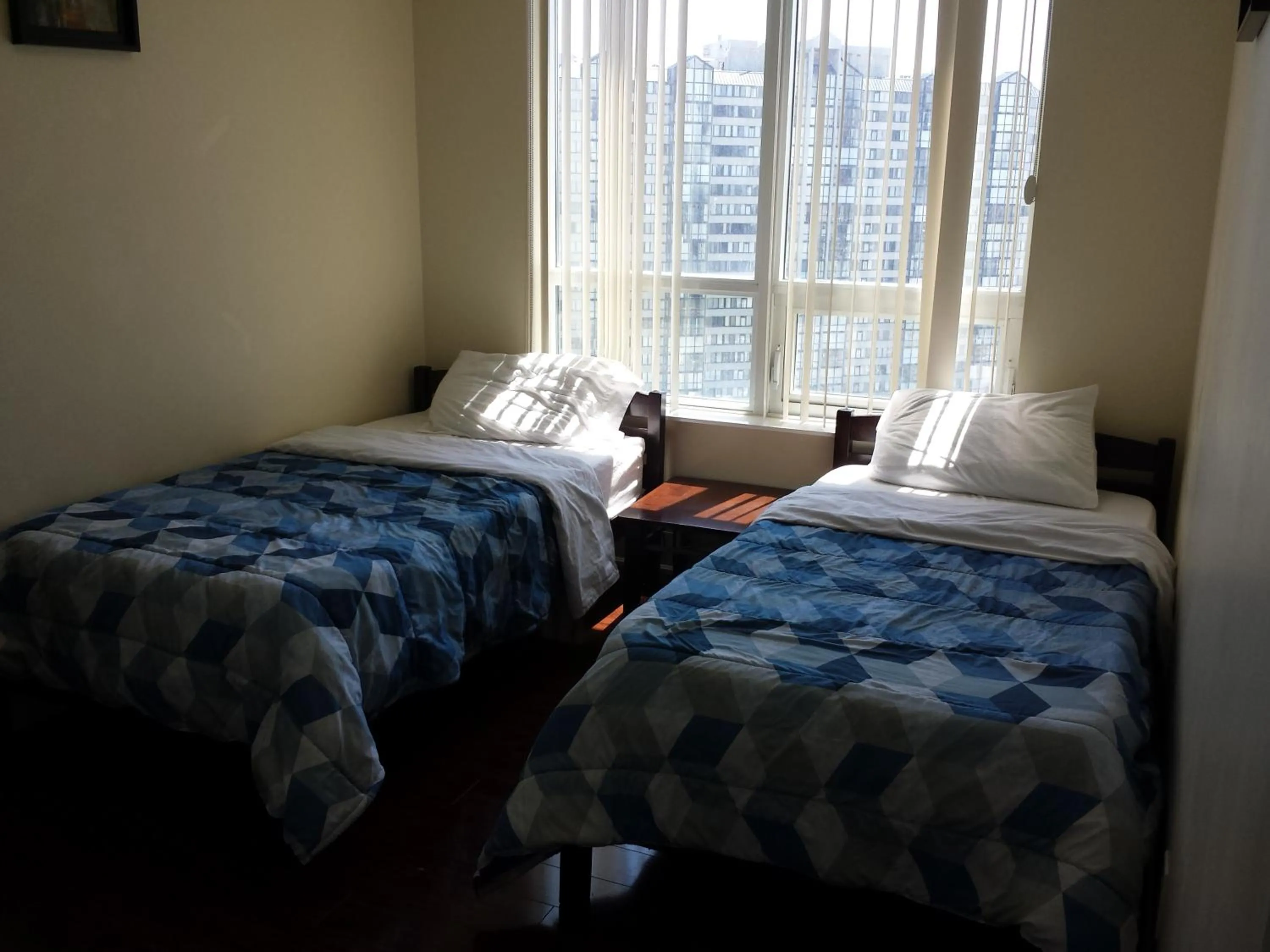 Bed in 2 BEDROOM 2 Bathroom Best Value Prime Location in Missisauga