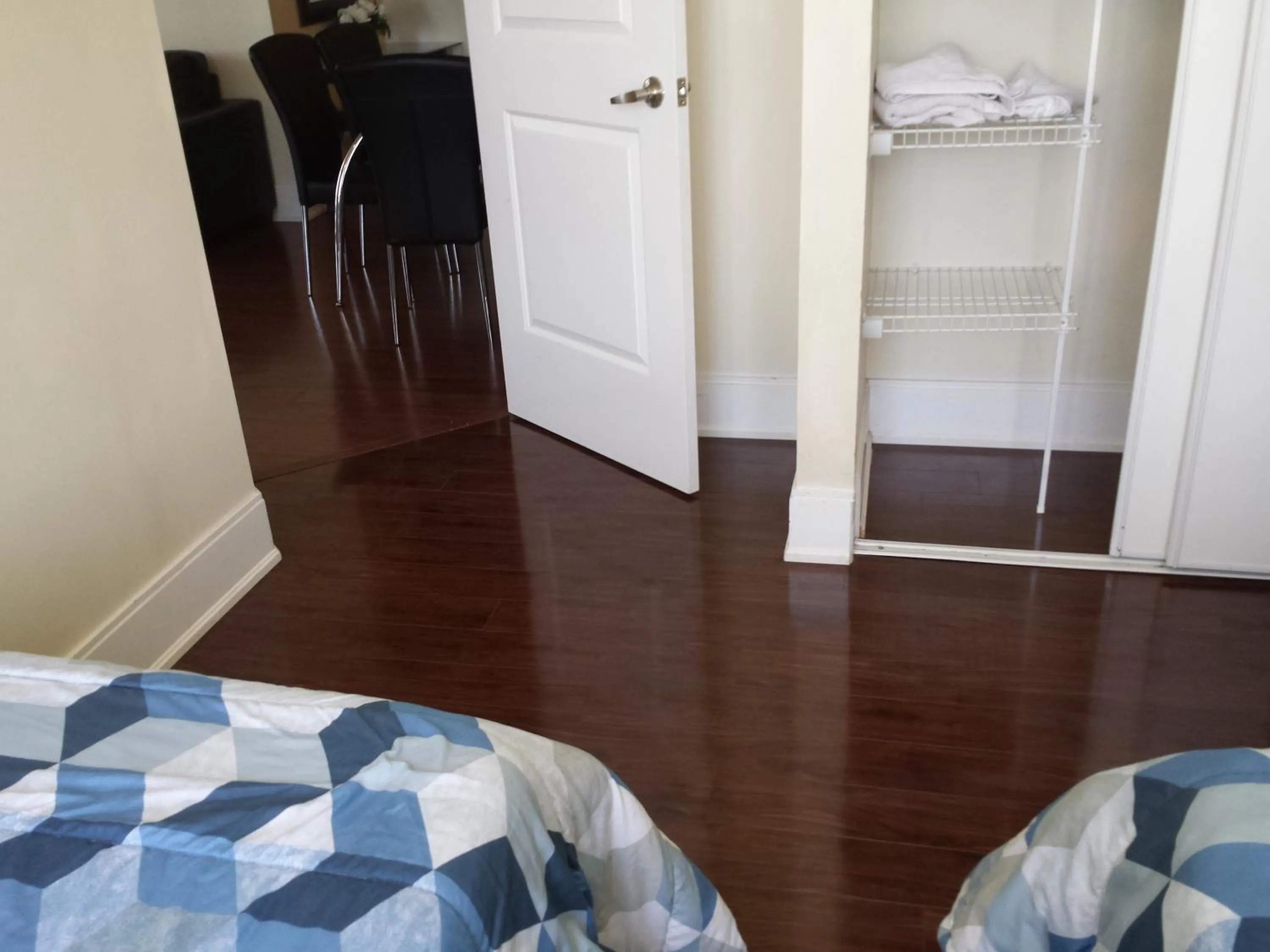 Bed in 2 BEDROOM 2 Bathroom Best Value Prime Location in Missisauga