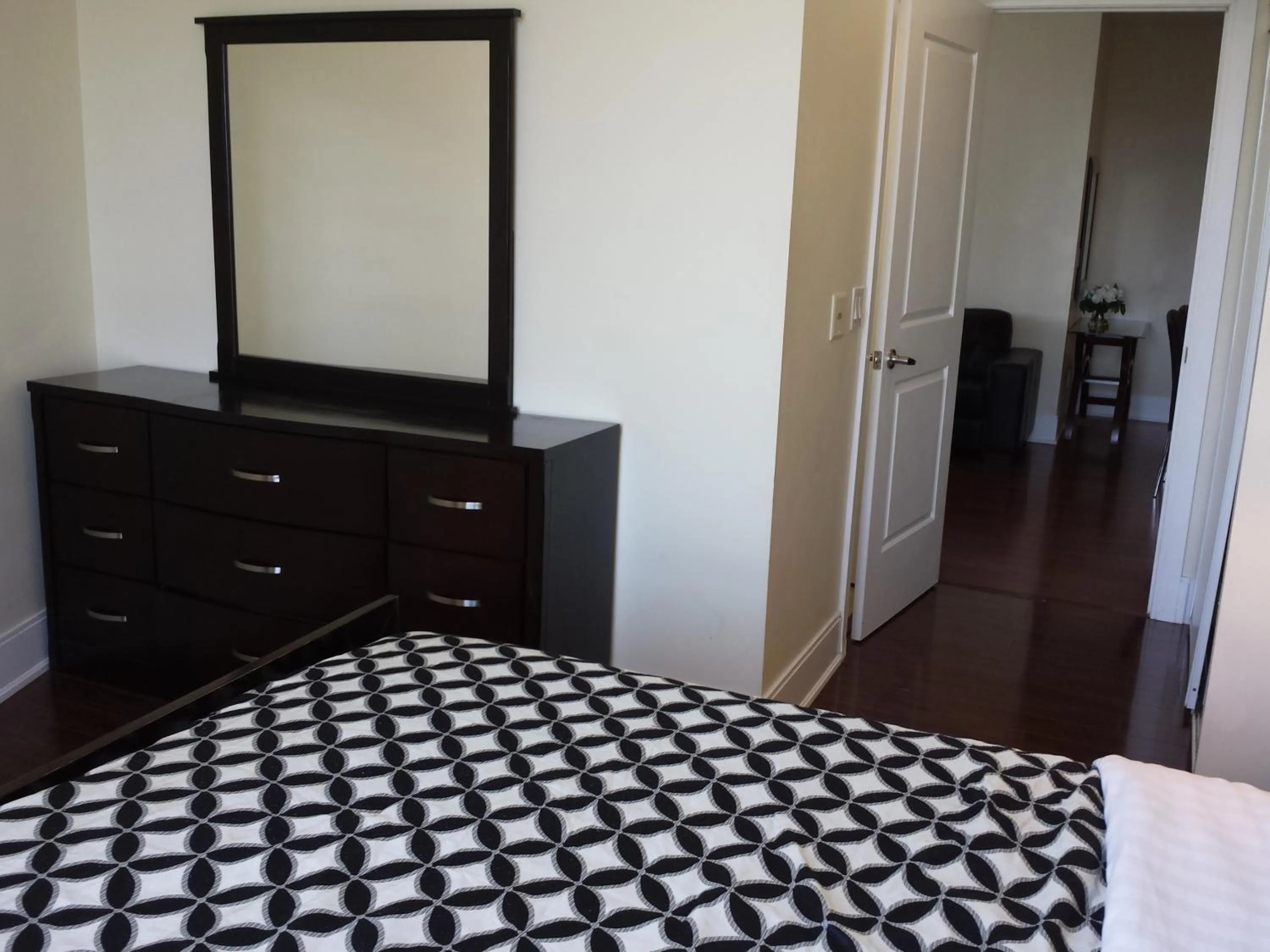 Bed in 2 BEDROOM 2 Bathroom Best Value Prime Location in Missisauga
