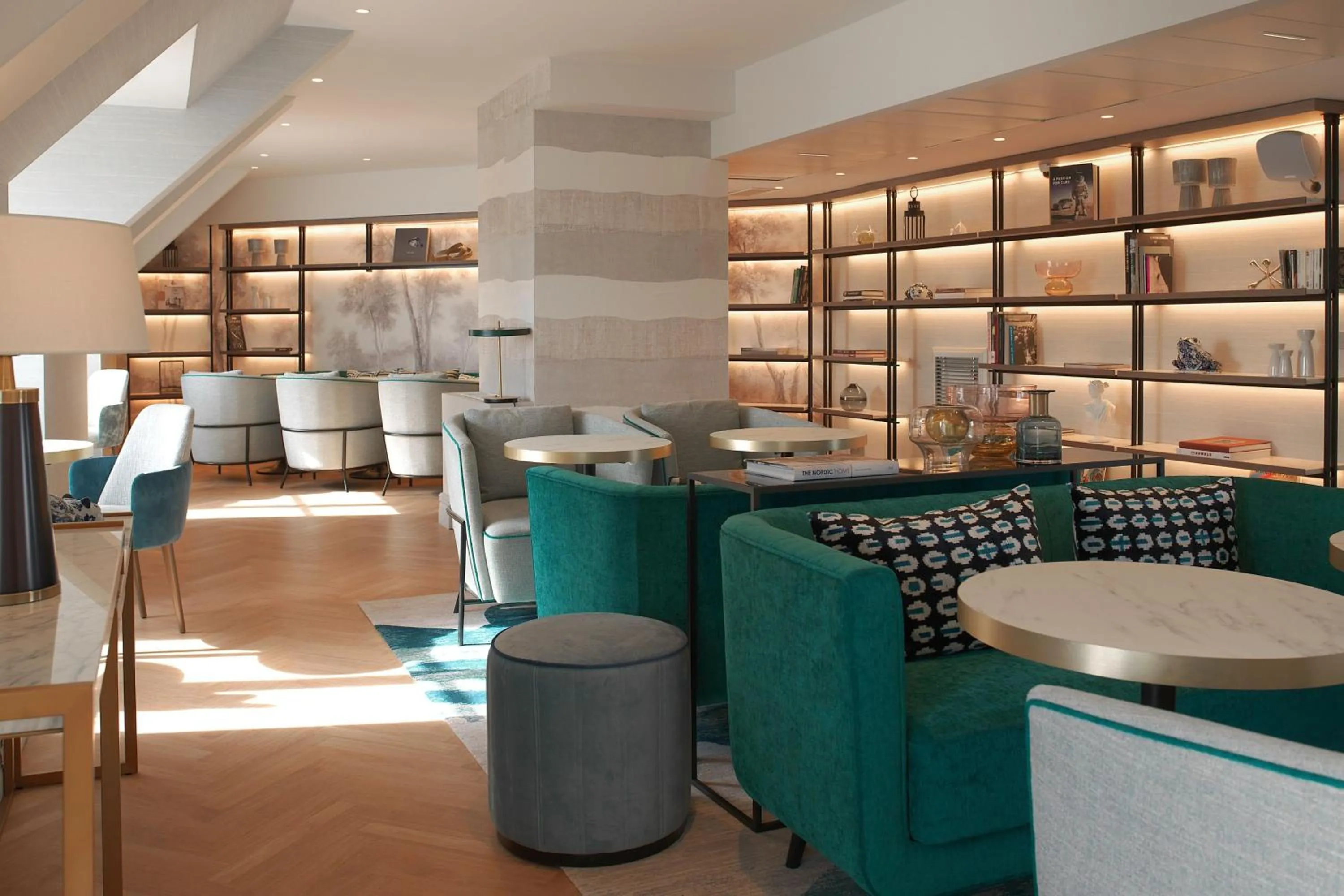 Lounge or bar in Paris Marriott Opera Ambassador Hotel