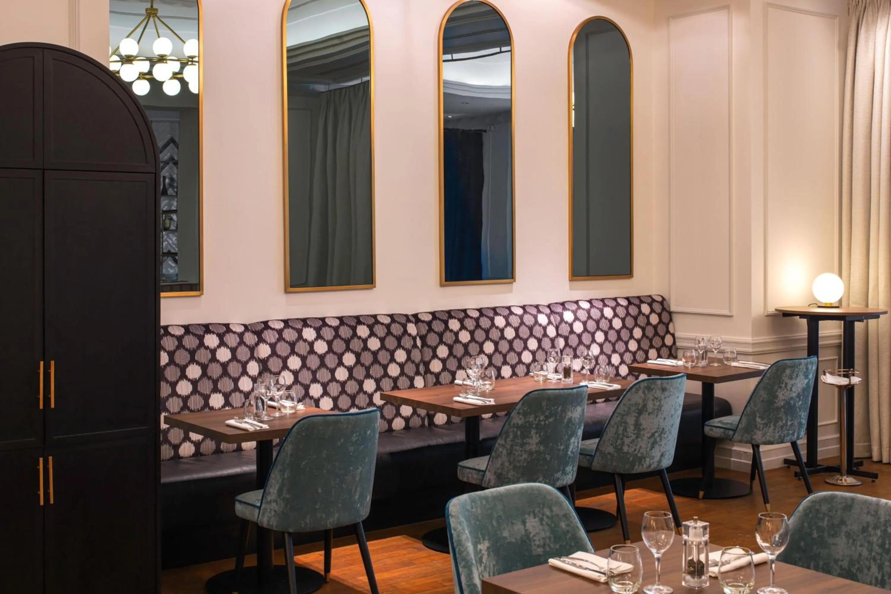 Restaurant/places to eat in Paris Marriott Opera Ambassador Hotel