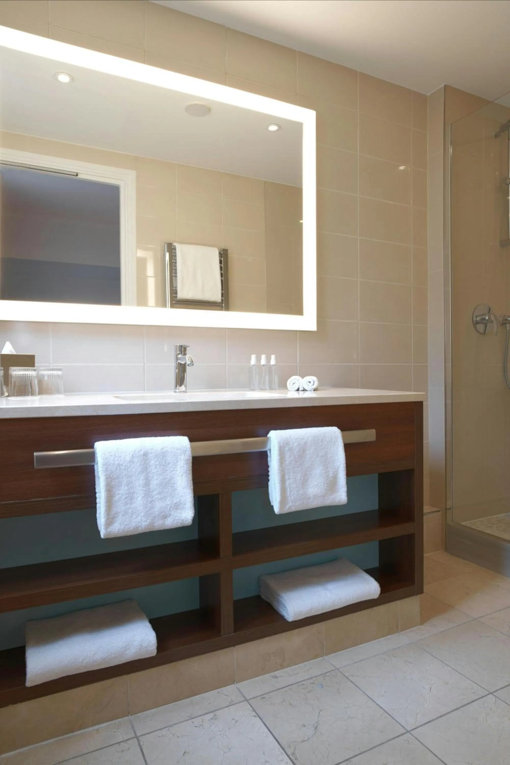 Bathroom in Paris Marriott Opera Ambassador Hotel