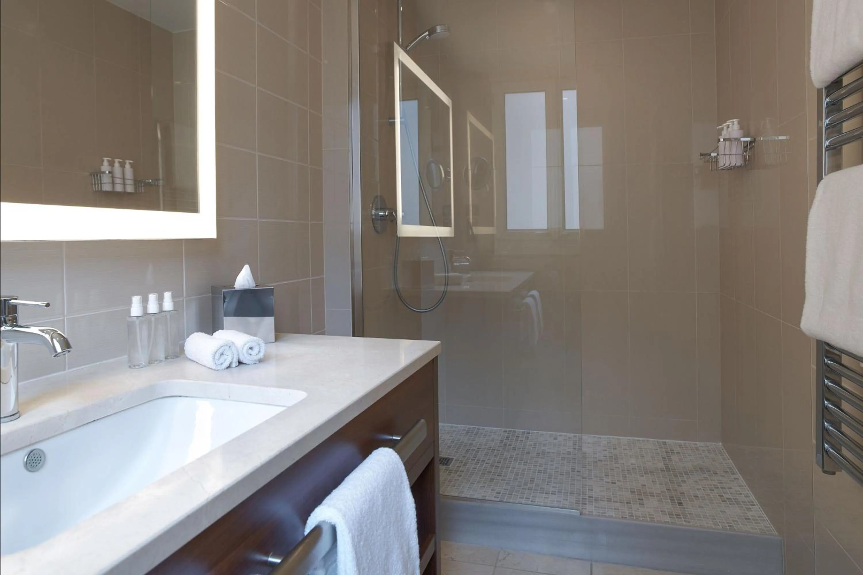 Bathroom in Paris Marriott Opera Ambassador Hotel