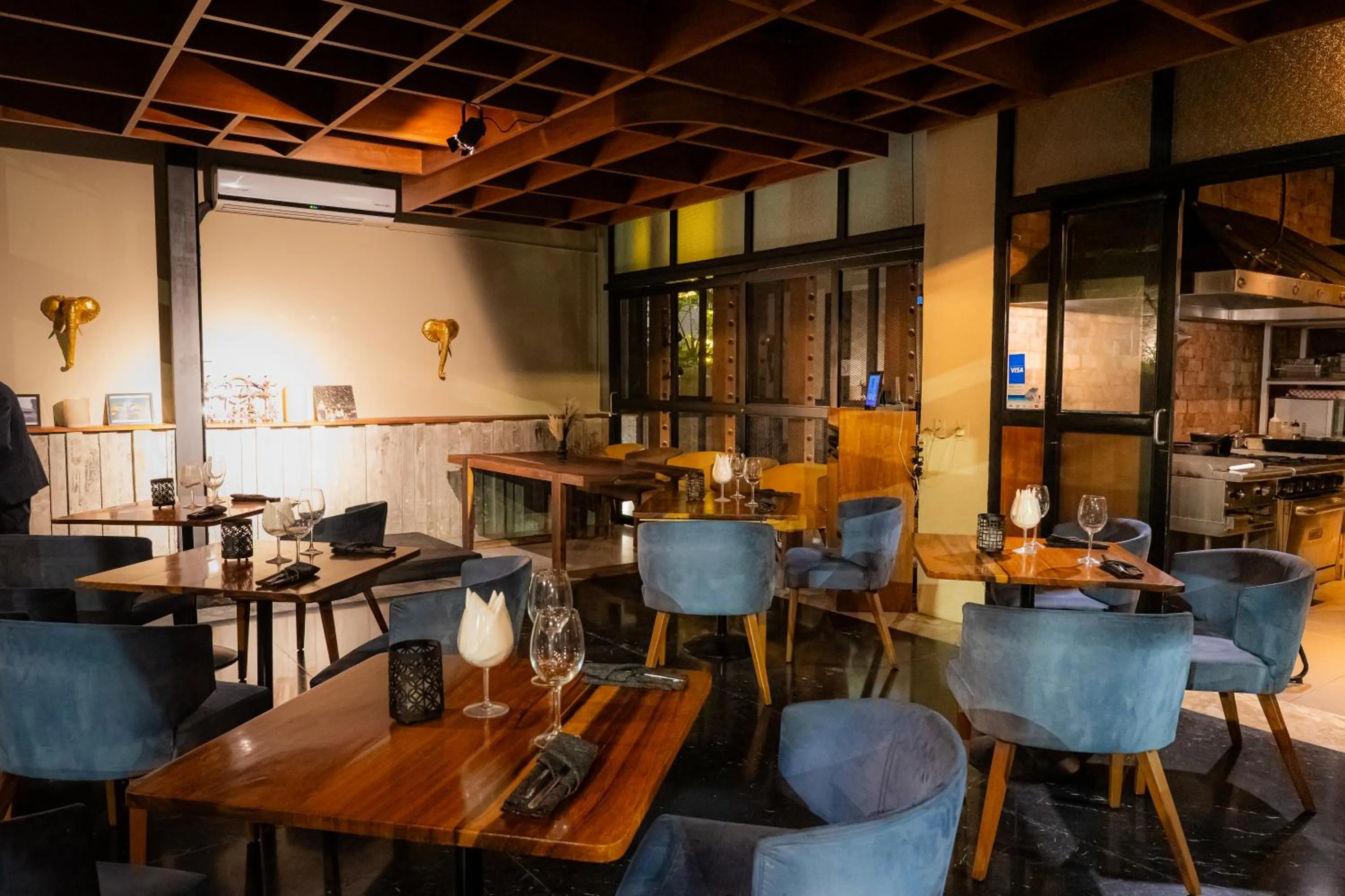 Restaurant/places to eat in IT Boutique Hotel & Restaurant