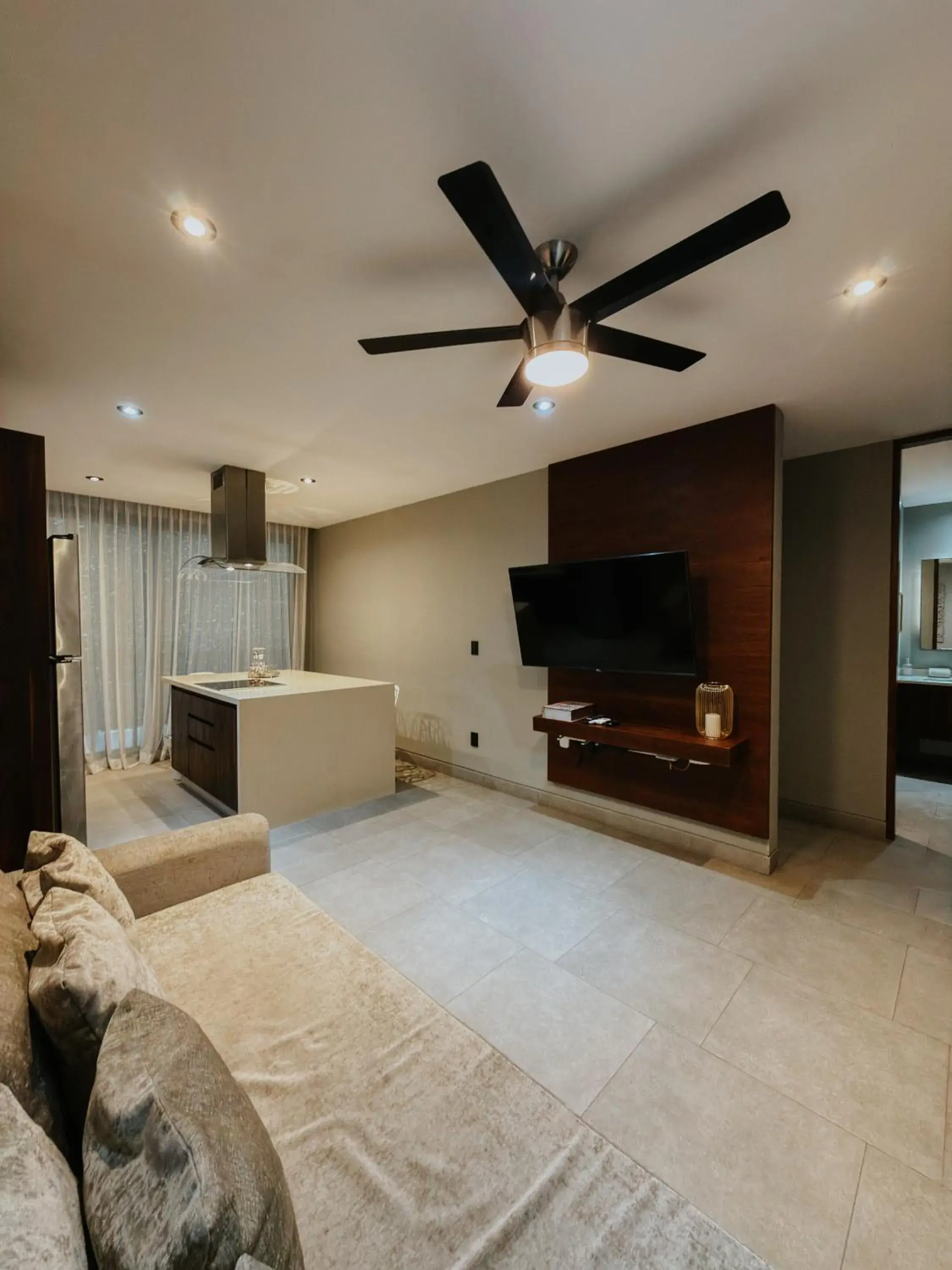 Communal lounge/ TV room, Bed in IT Boutique Hotel & Restaurant Communal lounge/ TV room, Bed in IT Boutique Hotel & Restaurant