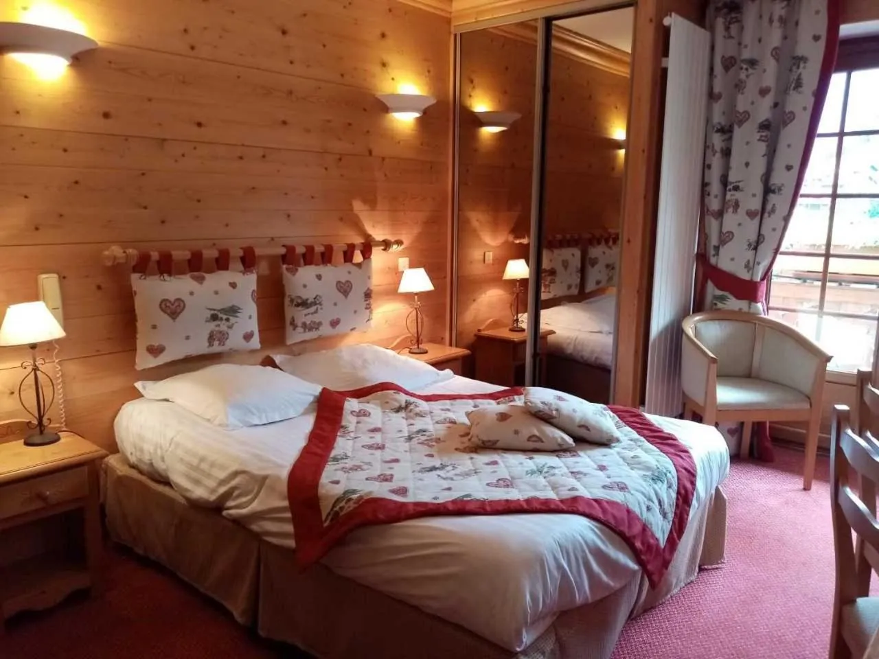 Photo of the whole room, Bed in Hotel les Sapins