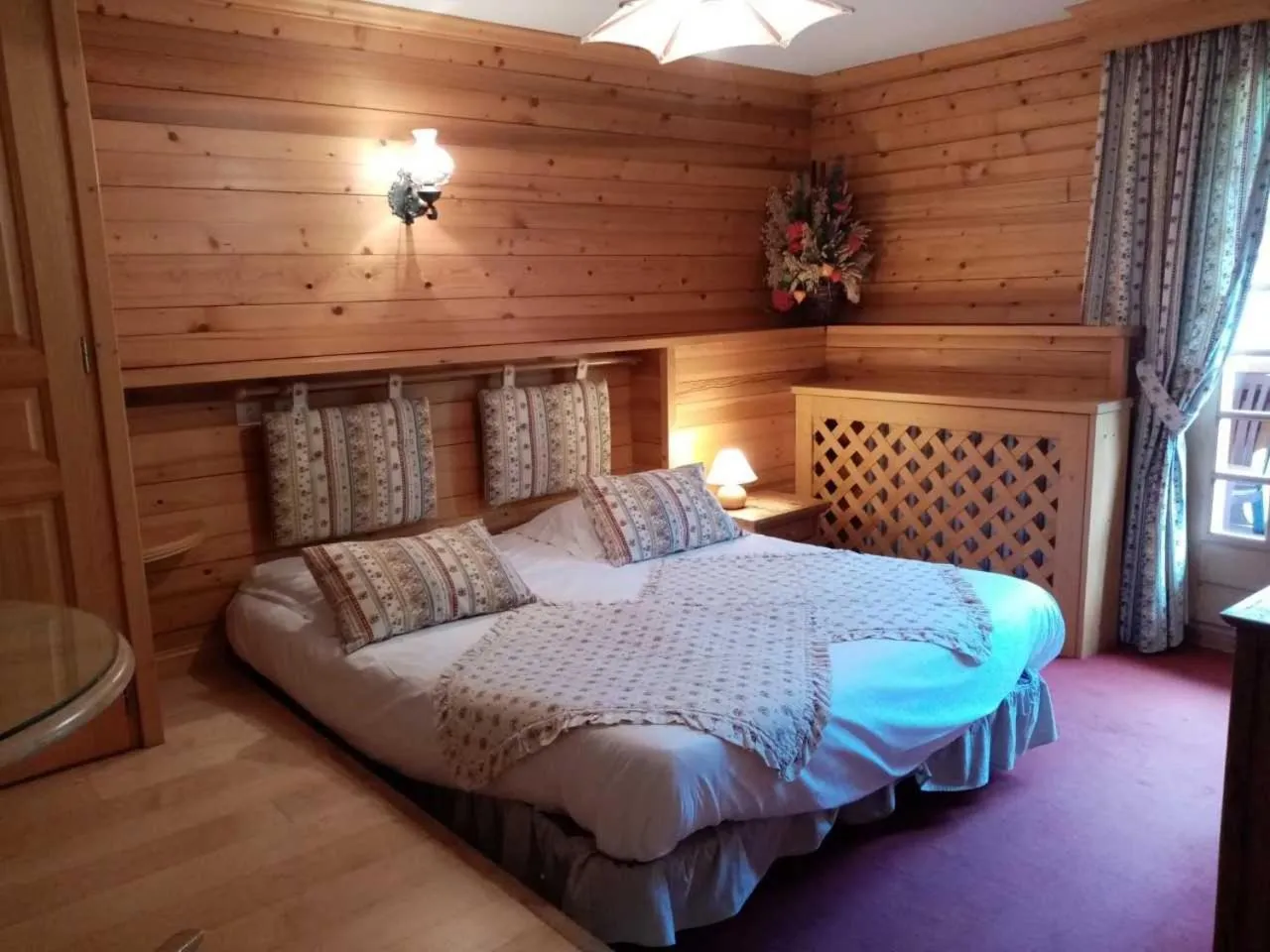 Photo of the whole room, Bed in Hotel les Sapins