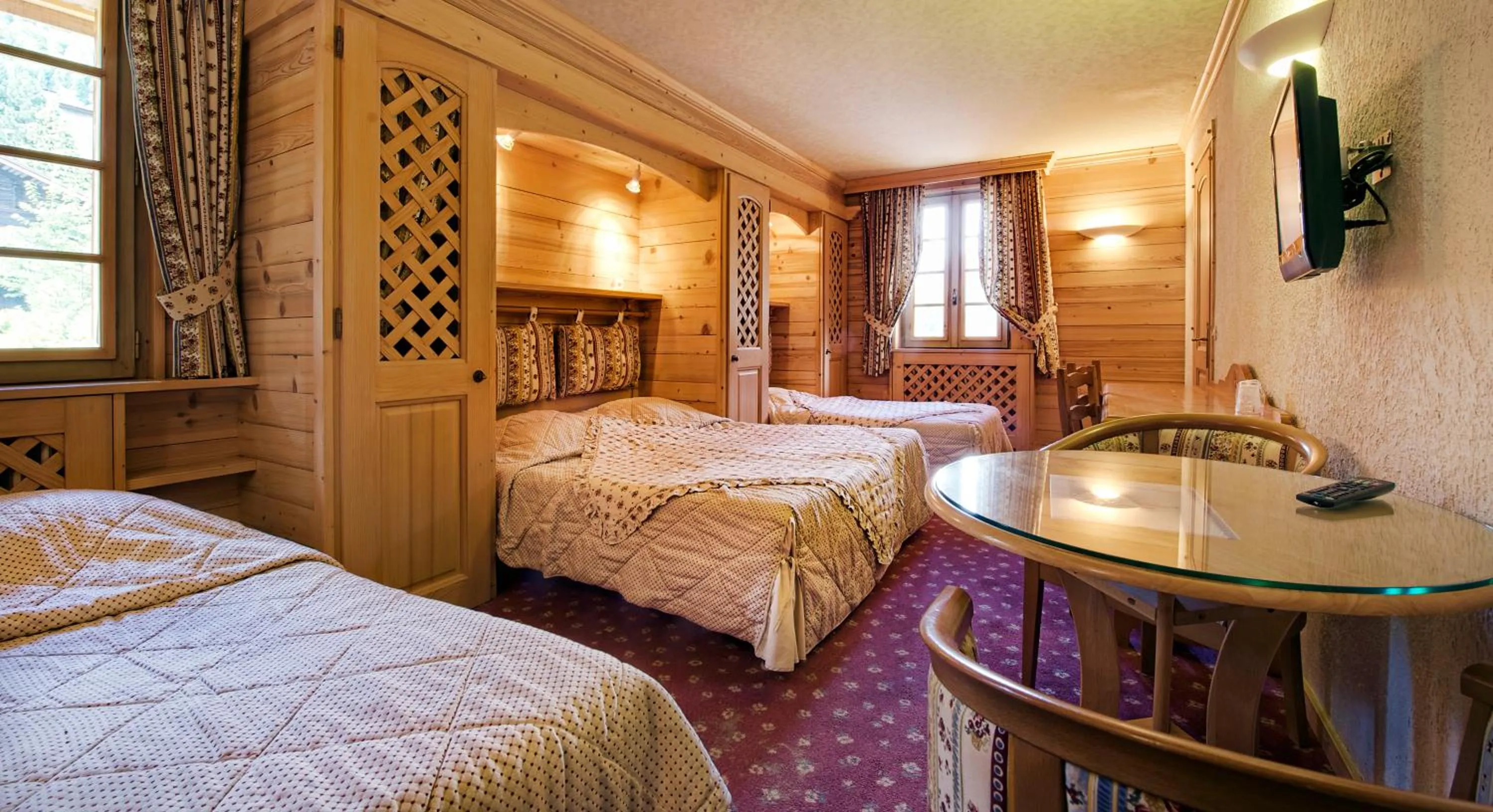 Photo of the whole room, Bed in Hotel les Sapins