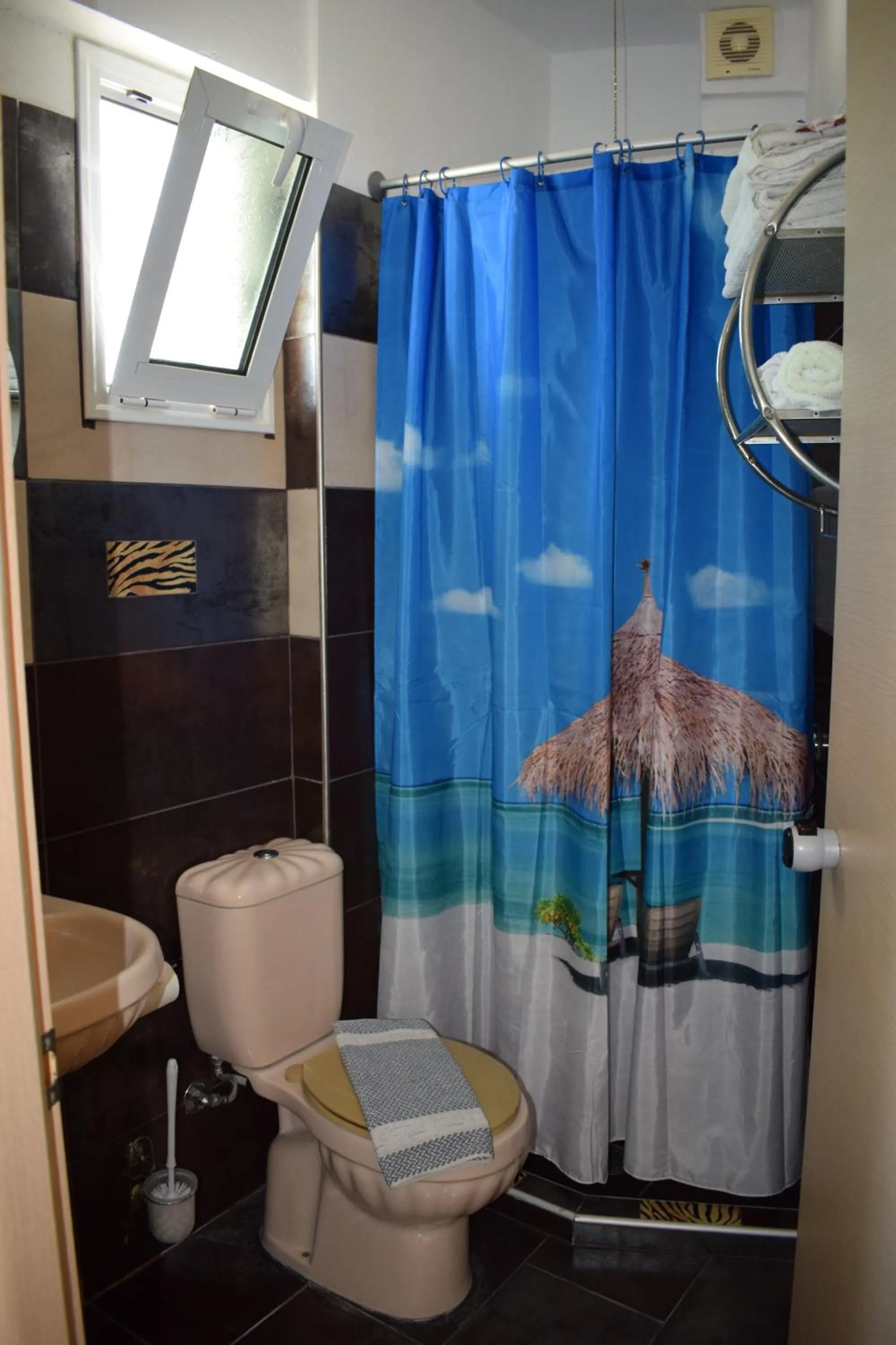 Toilet in Lilalo Ηotel