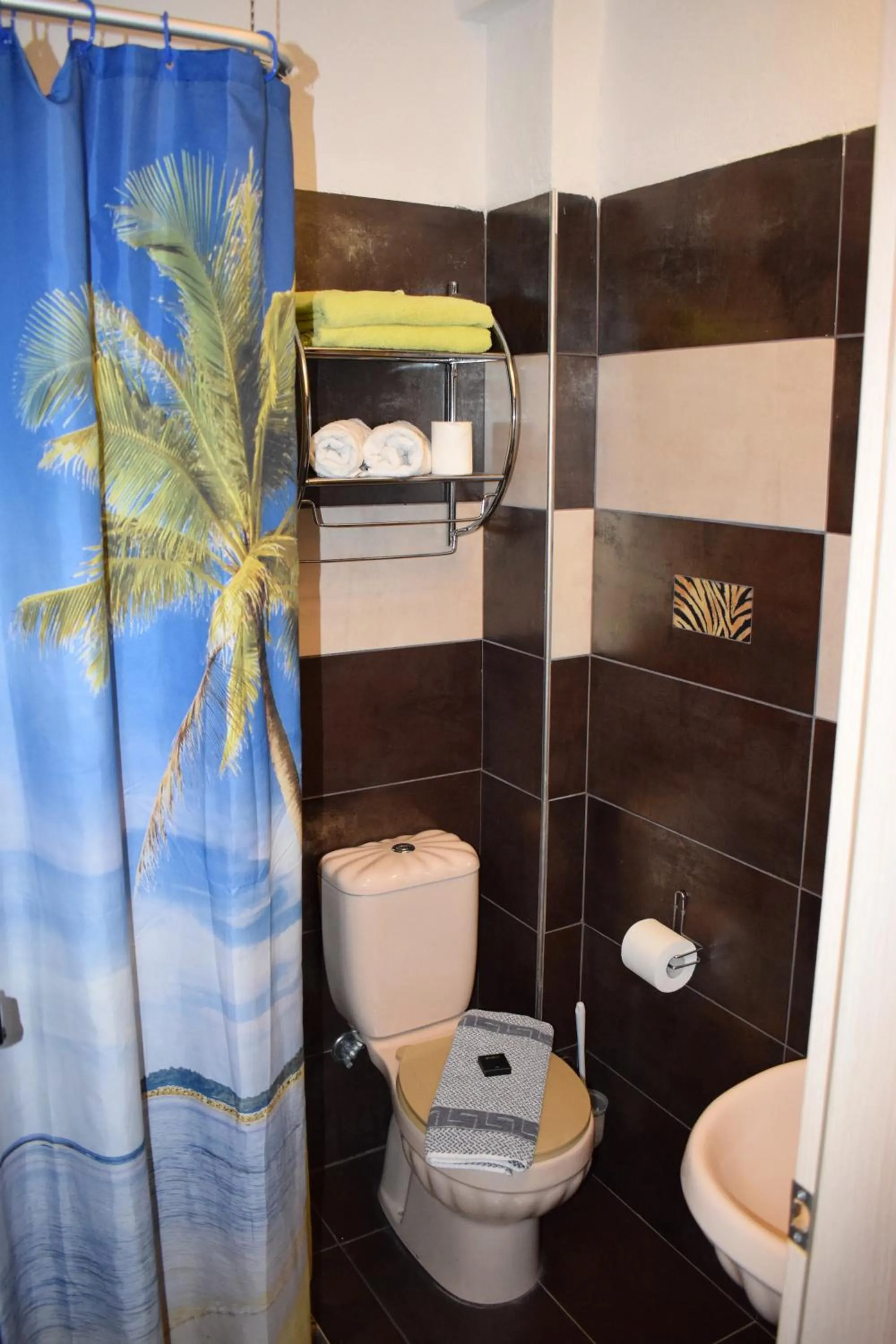 Bathroom in Lilalo Ηotel
