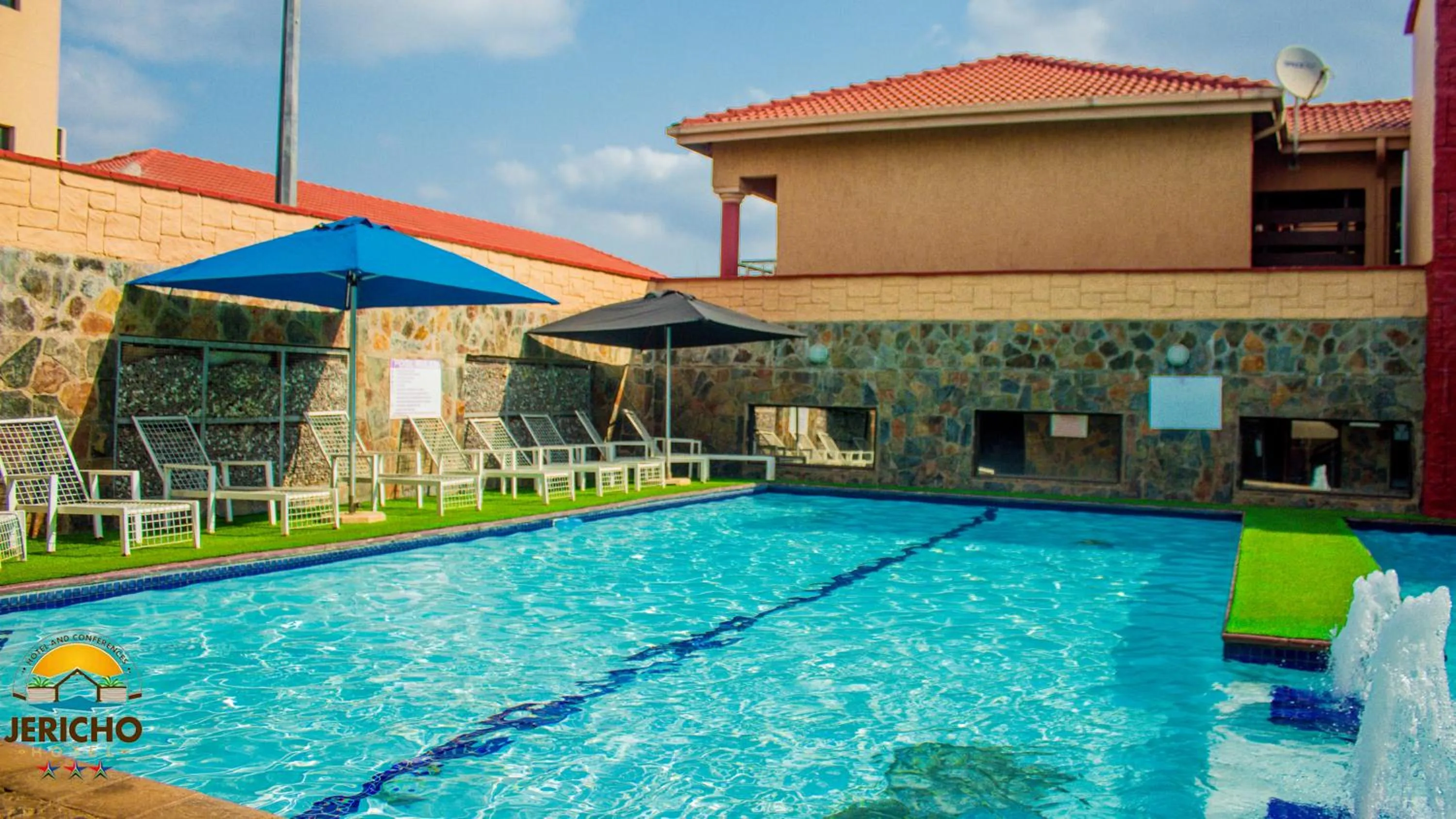 Swimming pool in Jericho Hotel and Conferences