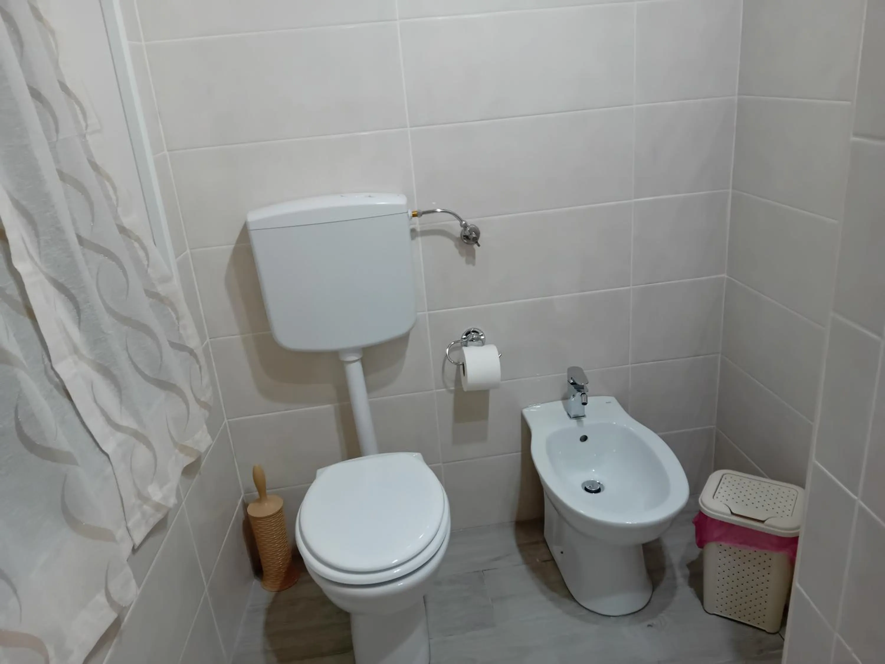 Toilet in 3 A b&b