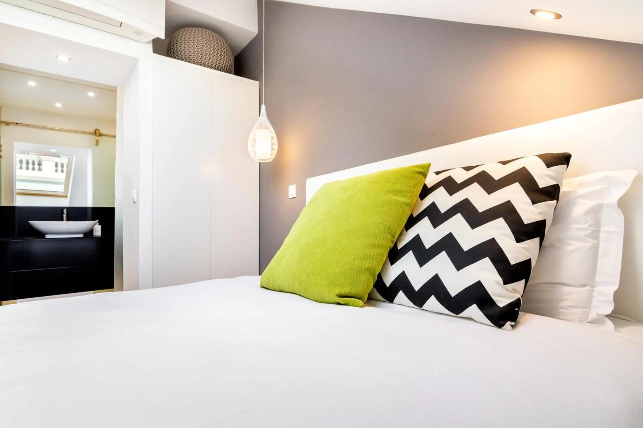 Bed in WHome | Madalena Downtown Luxury Duplex