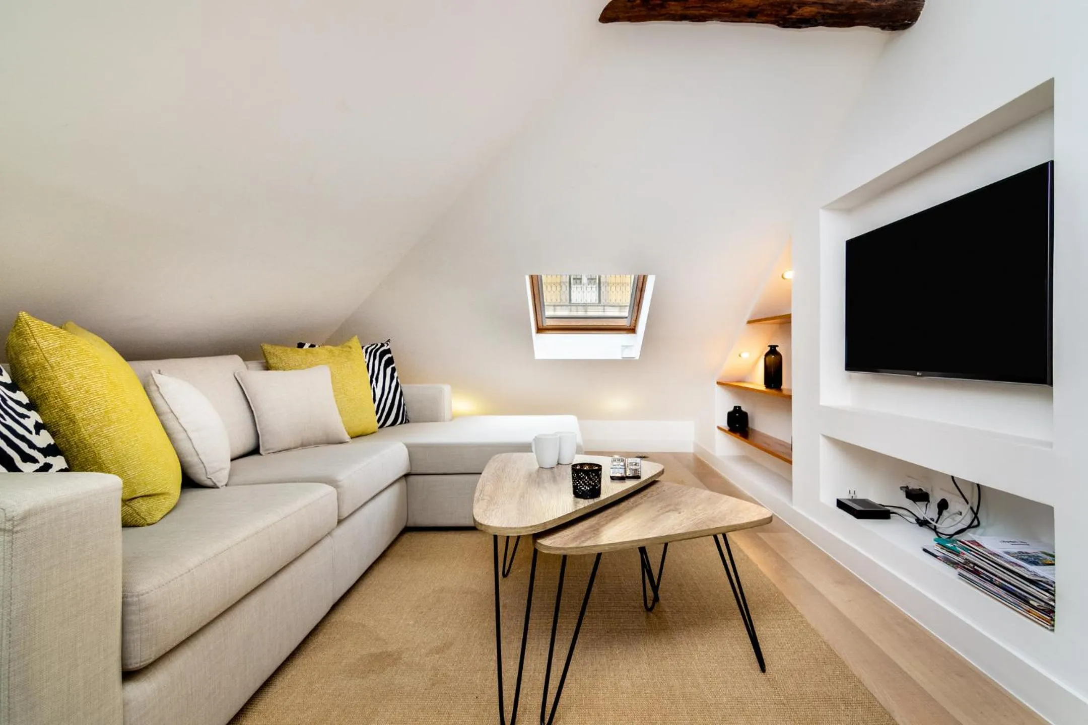 TV and multimedia in WHome | Madalena Downtown Luxury Duplex