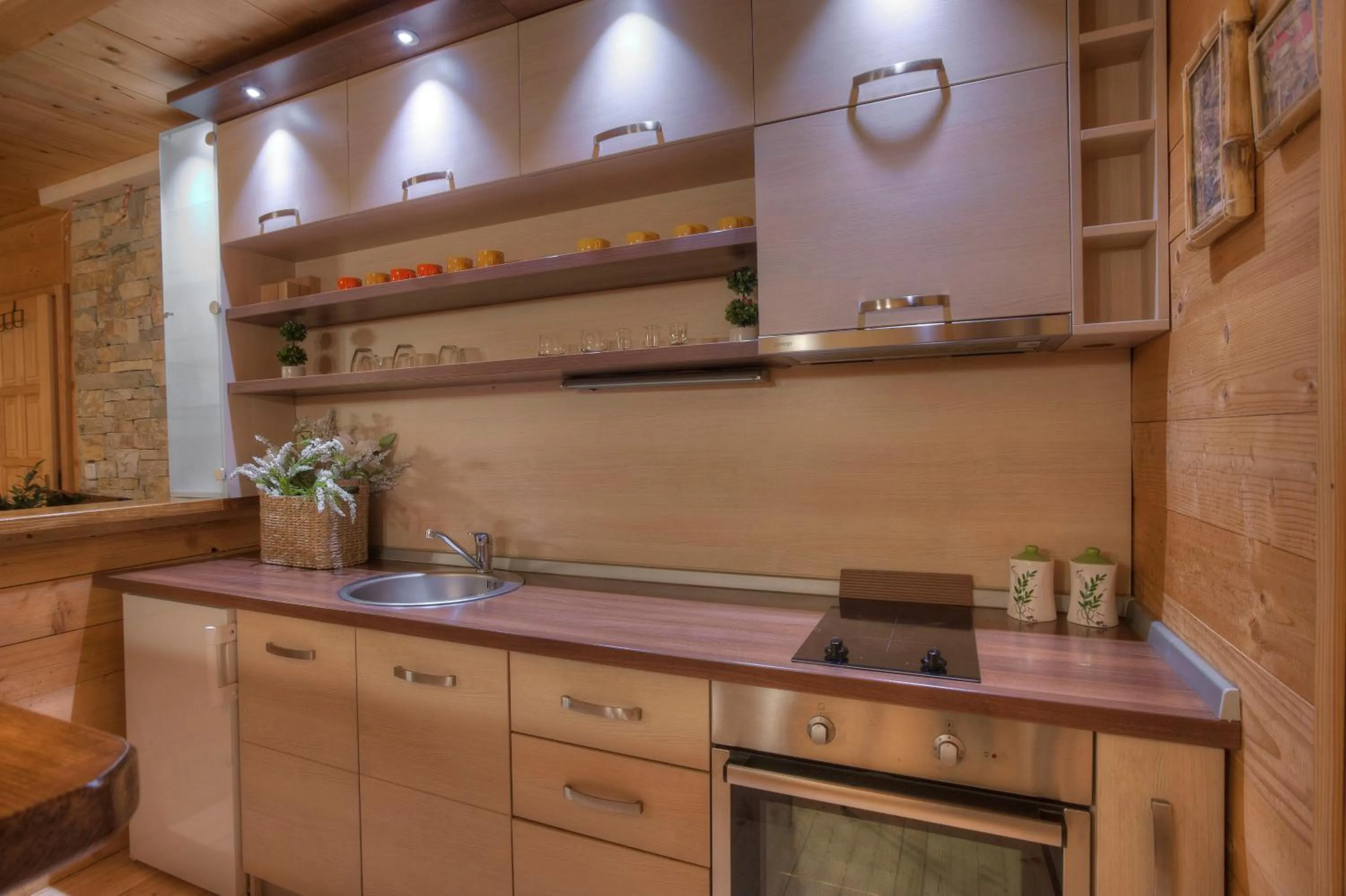 Kitchen or kitchenette in Villa Natural Wood