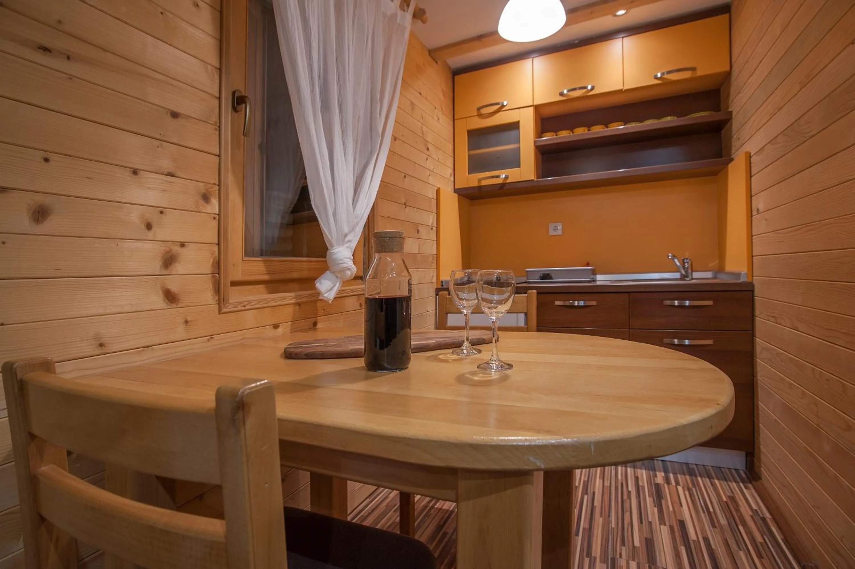 Kitchen or kitchenette in Villa Natural Wood