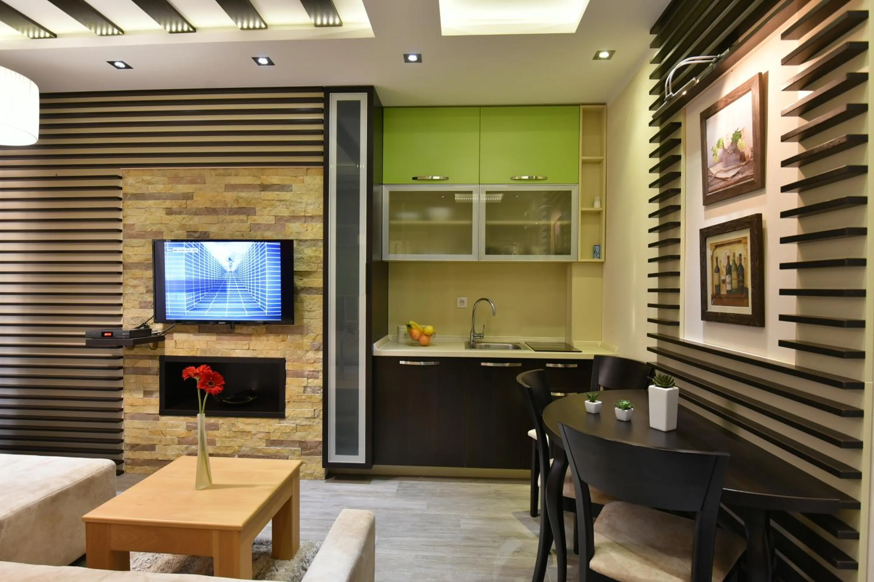 Decorative detail in Villa Natural Wood