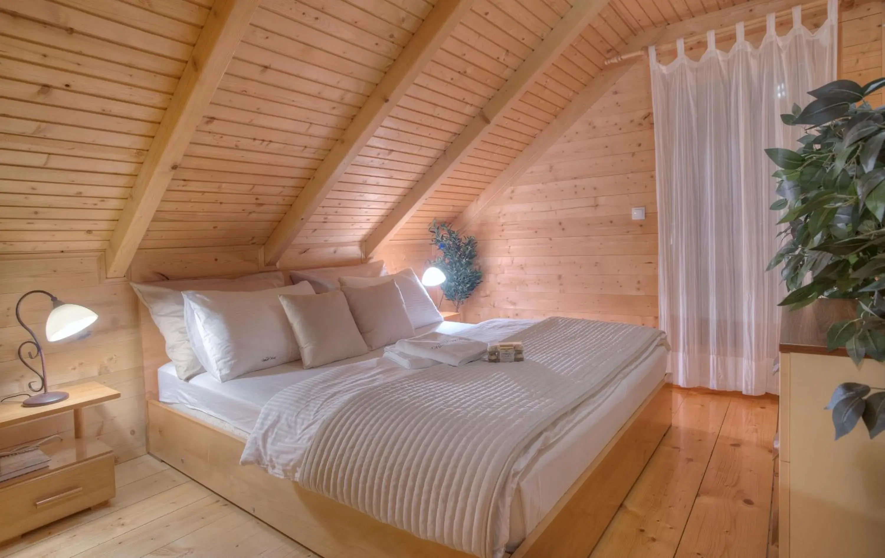 Three-Bedroom Chalet with Terrace in Villa Natural Wood Three-Bedroom Chalet with Terrace in Villa Natural Wood