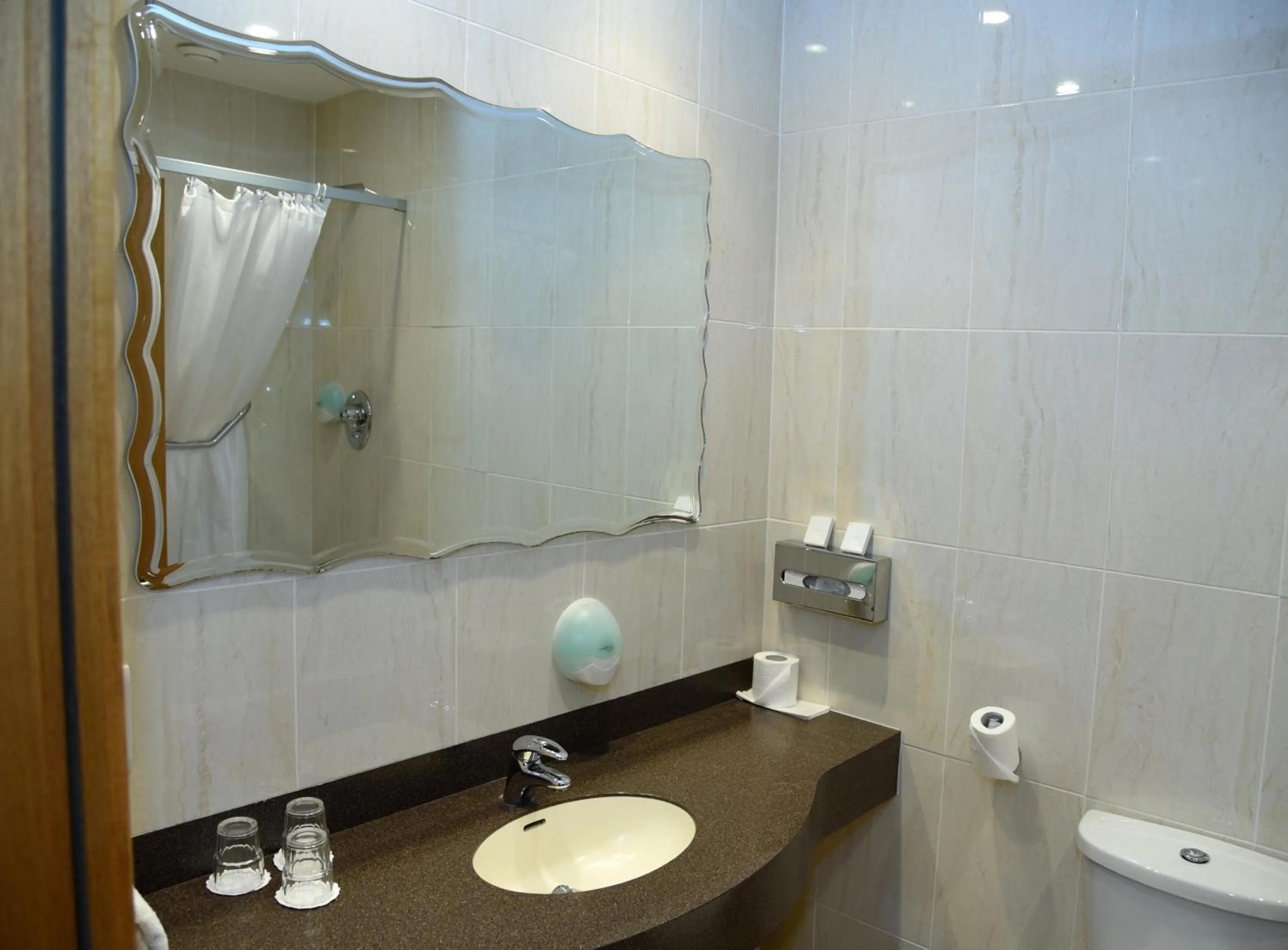 Bathroom in The Carraig Hotel