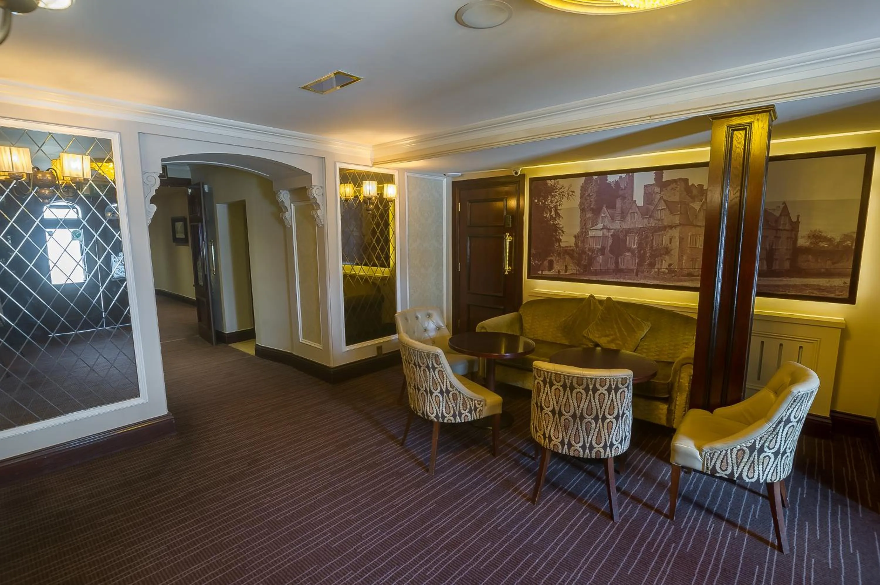 Lobby or reception in The Carraig Hotel