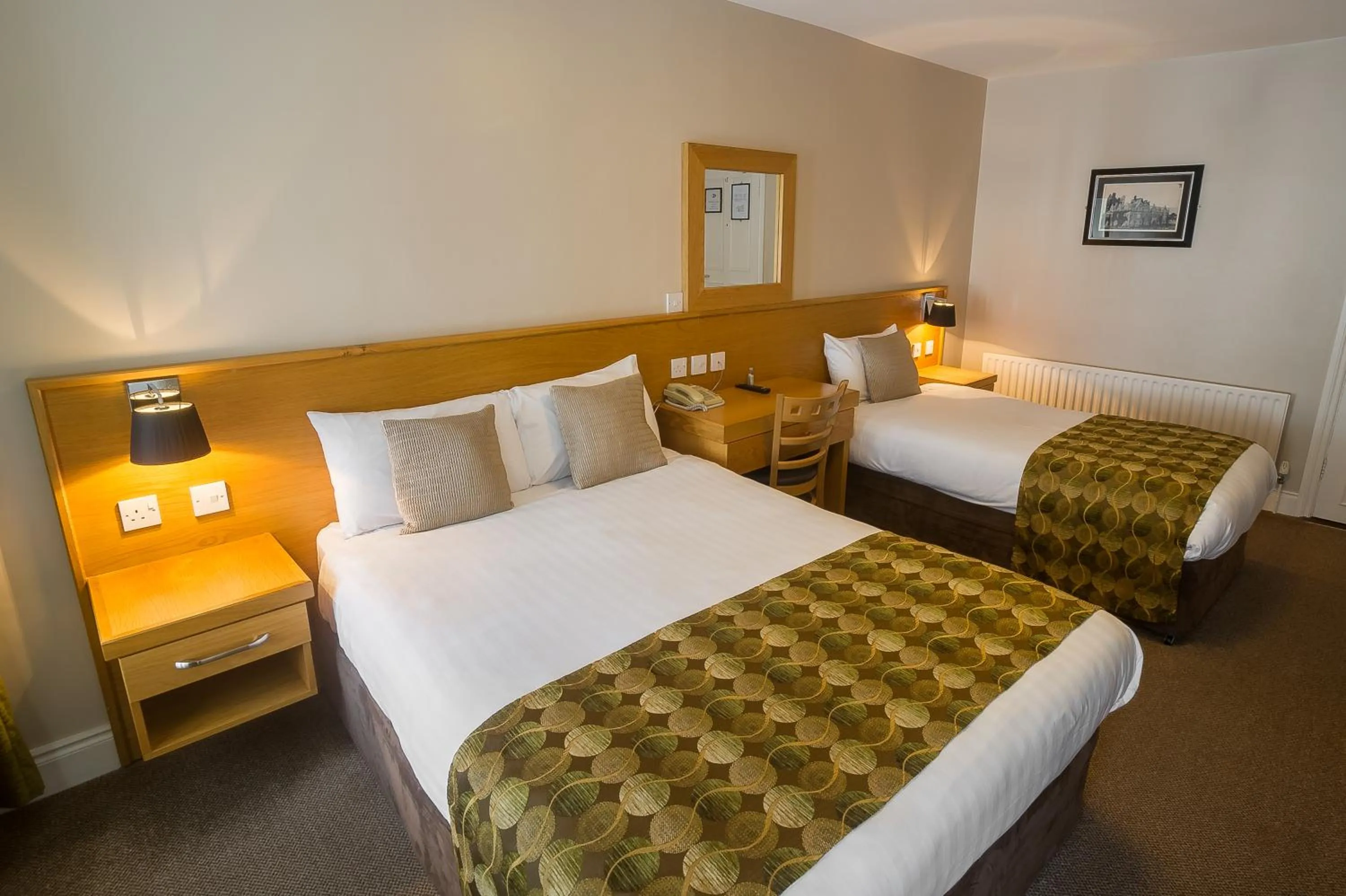 Bedroom, Bed in The Carraig Hotel