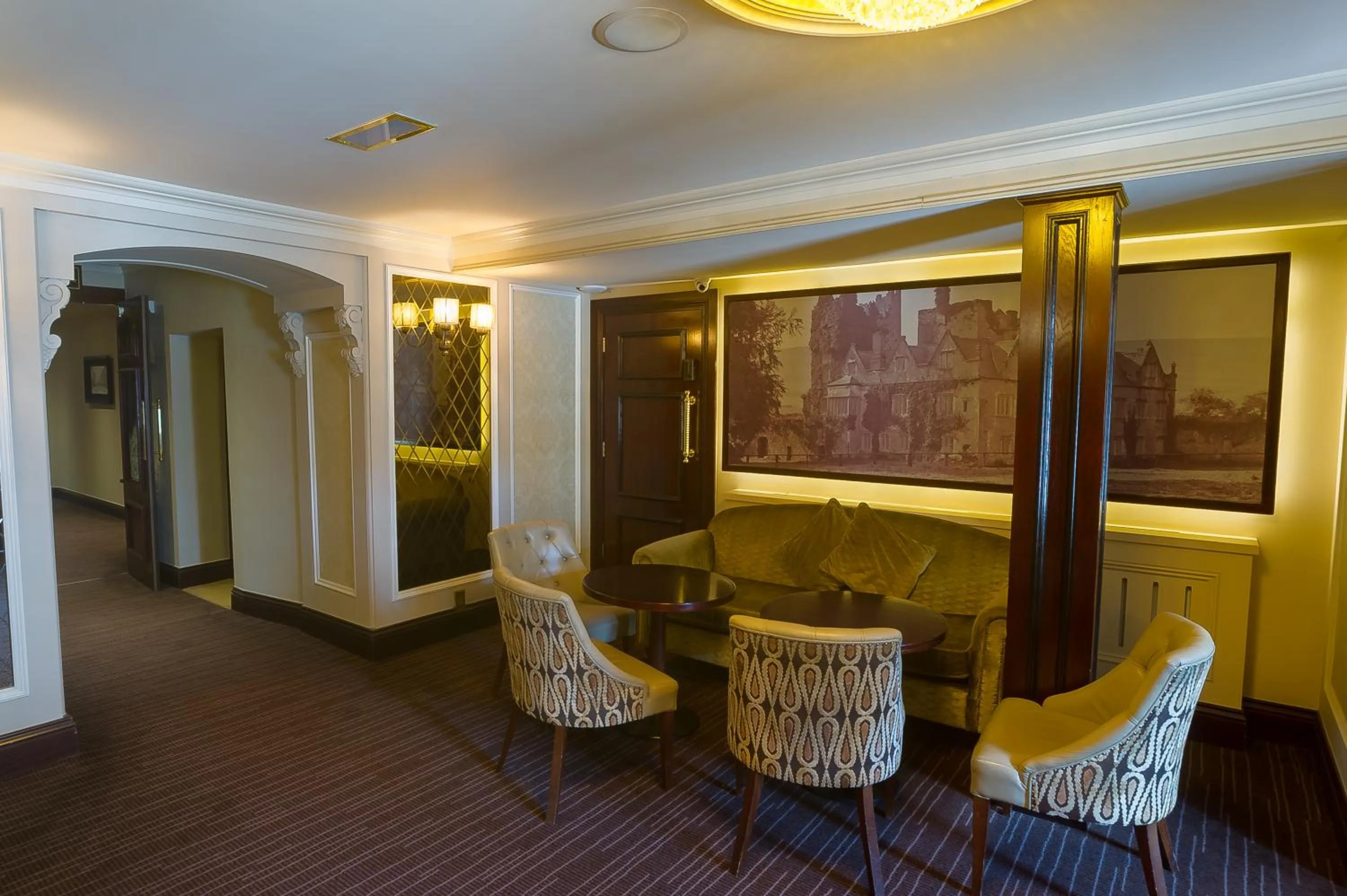 Lobby or reception in The Carraig Hotel