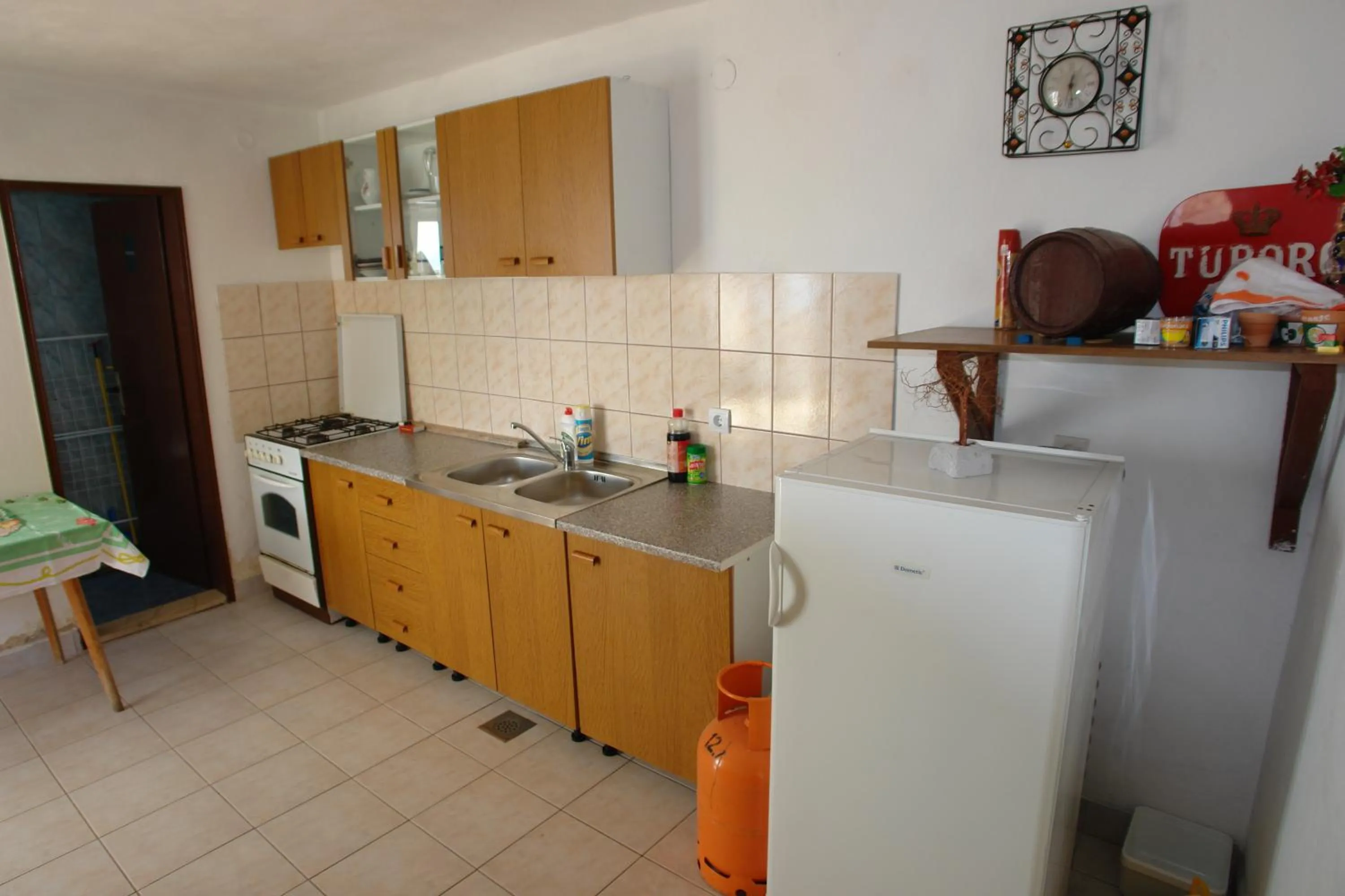 Kitchen or kitchenette in Robinson Anastazia