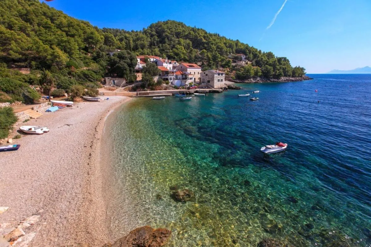 Natural landscape in Robinson Anastazia