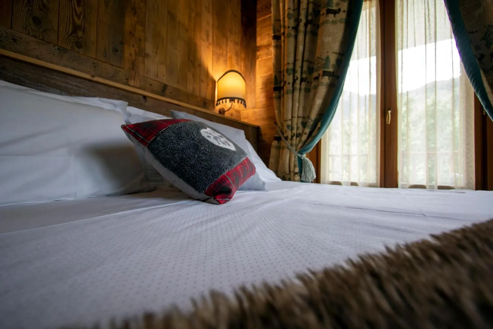 Bed in Laghetto Alpine Hotel & Restaurant