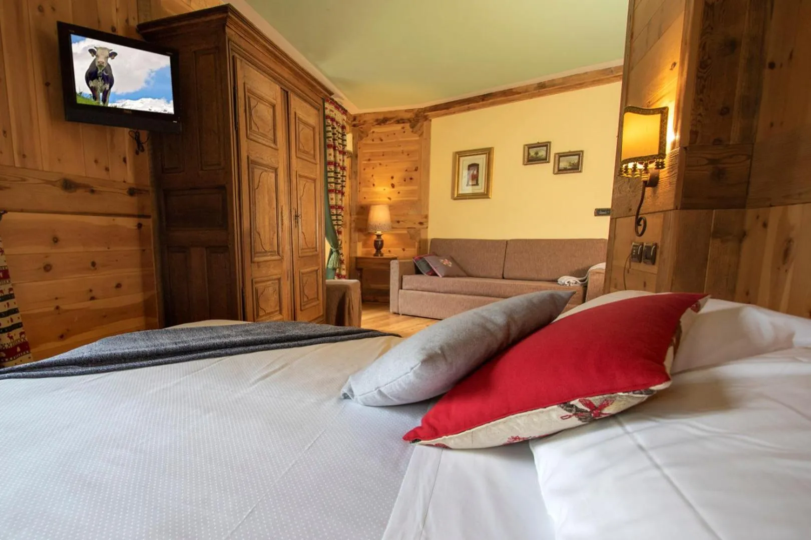 Bed in Laghetto Alpine Hotel & Restaurant