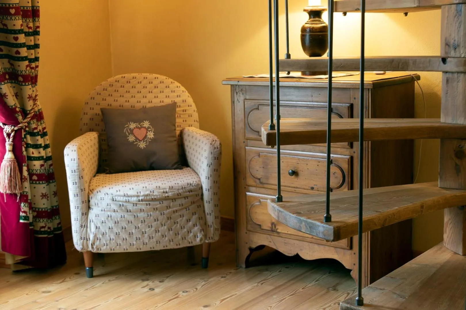 Bed in Laghetto Alpine Hotel & Restaurant