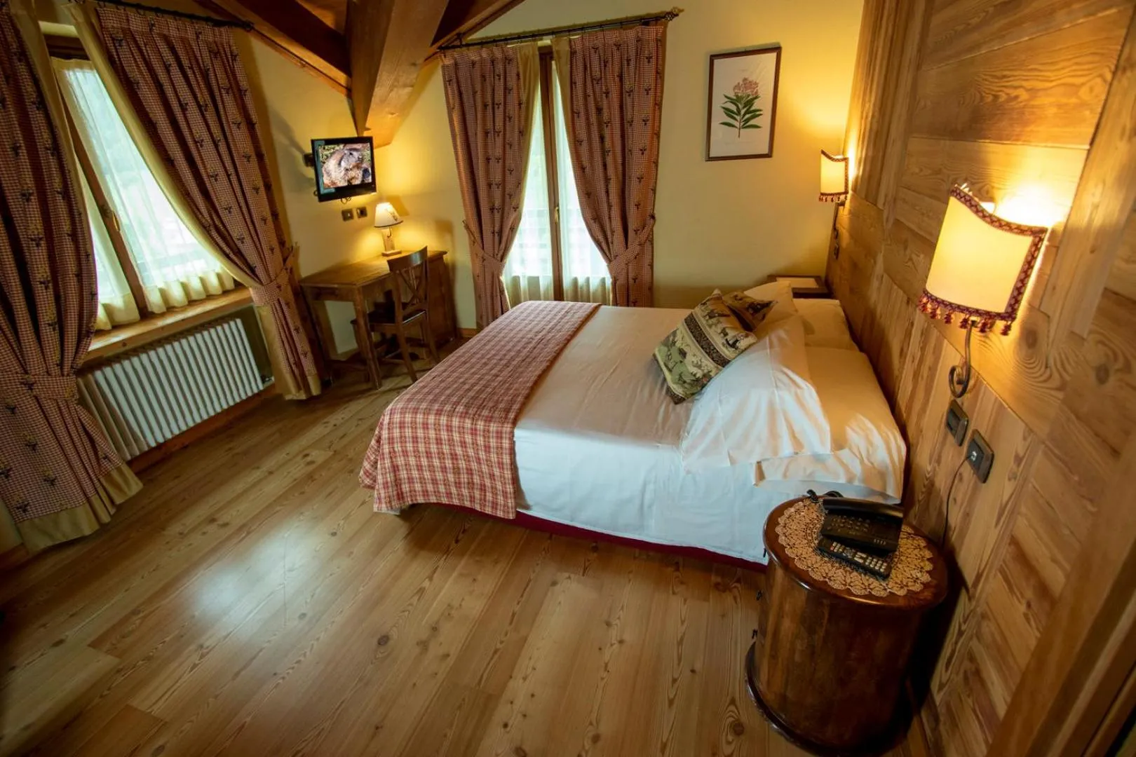 Bed in Laghetto Alpine Hotel & Restaurant