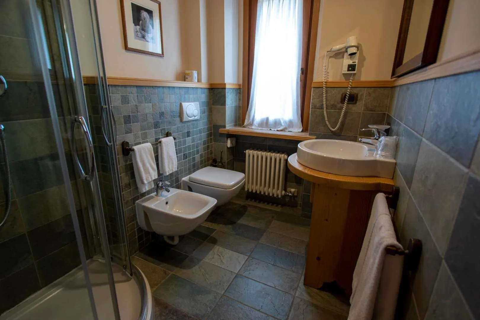 Laghetto Alpine Hotel & Restaurant